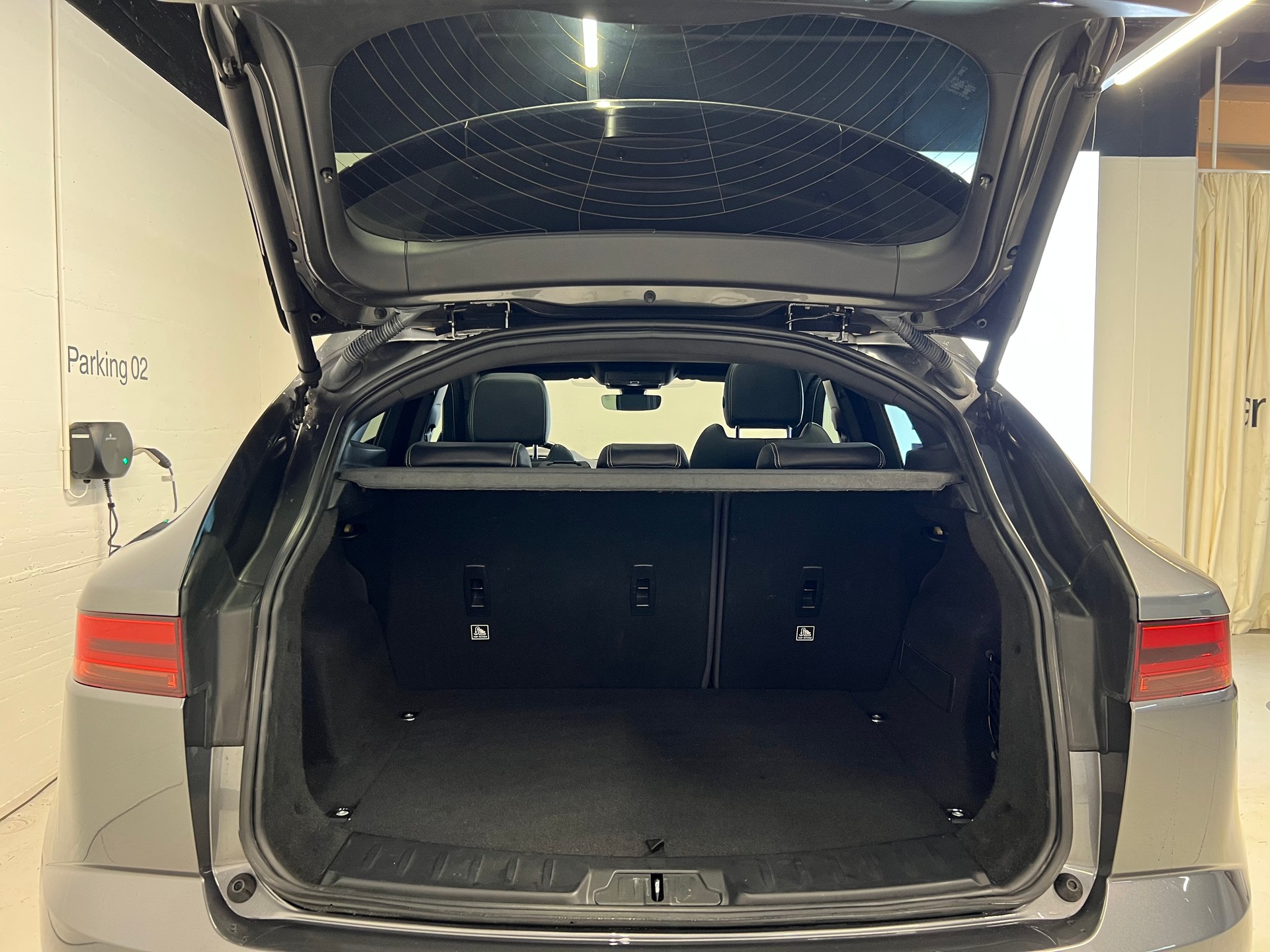 JAGUAR E-Pace 2.0 T 250 R-Dynamic HSE AWD-image-11