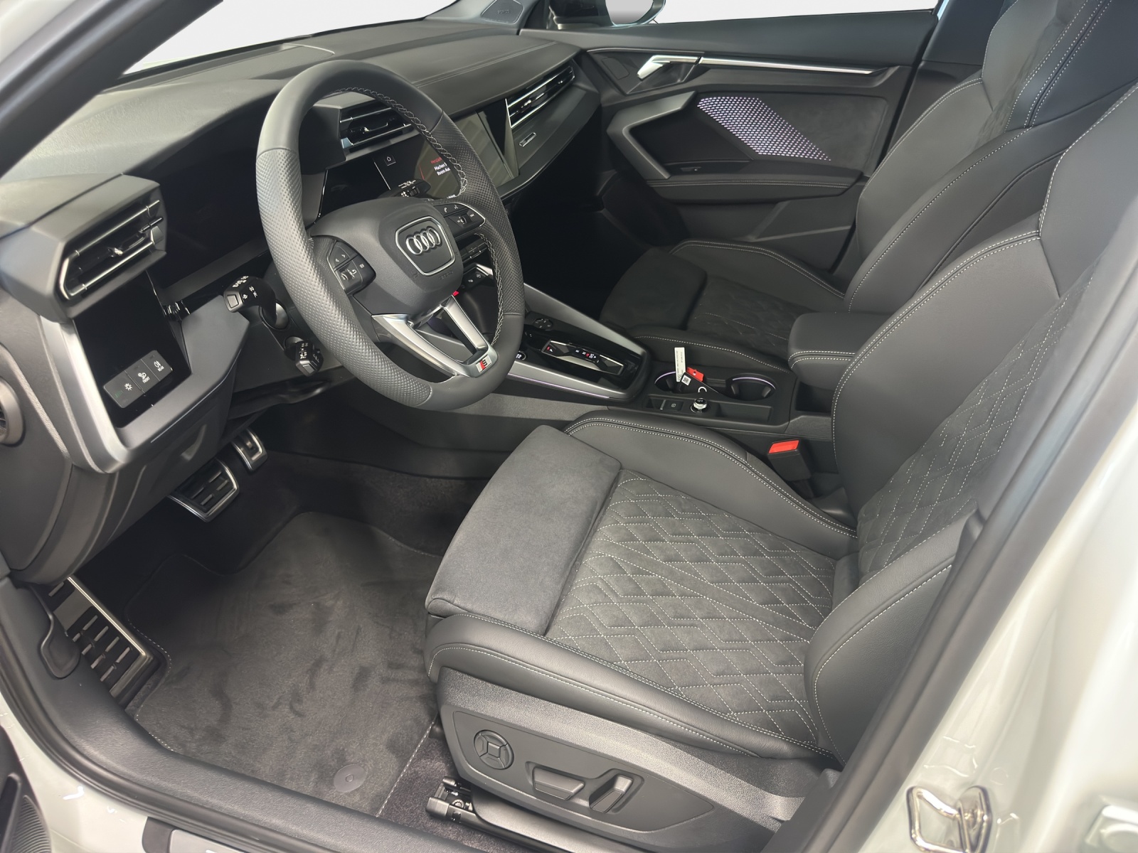 AUDI A3 Sportback TFSI 110 kW S tronic-image-9