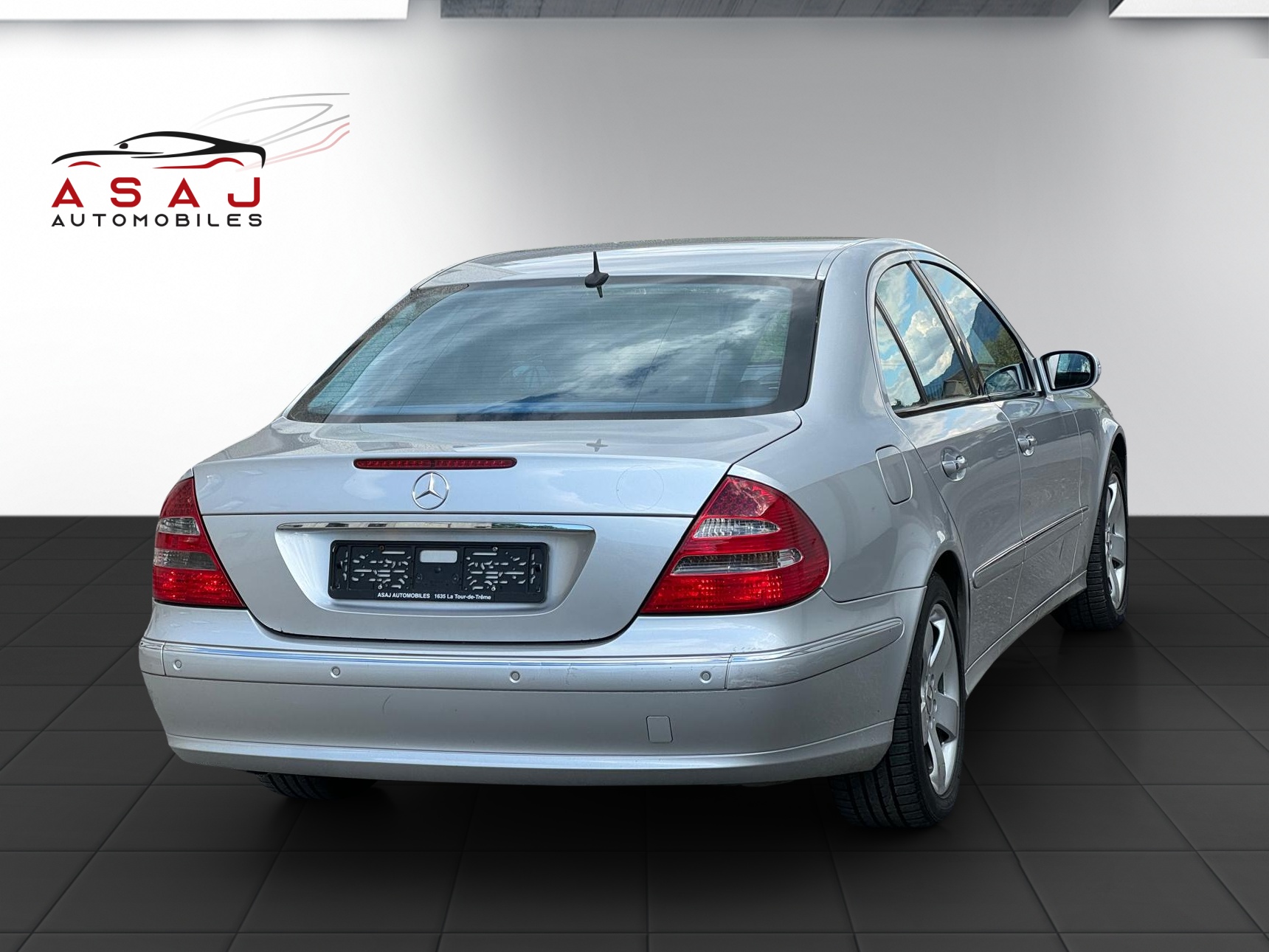 MERCEDES-BENZ E 500 Avantgarde 4Matic Automatic-image-5