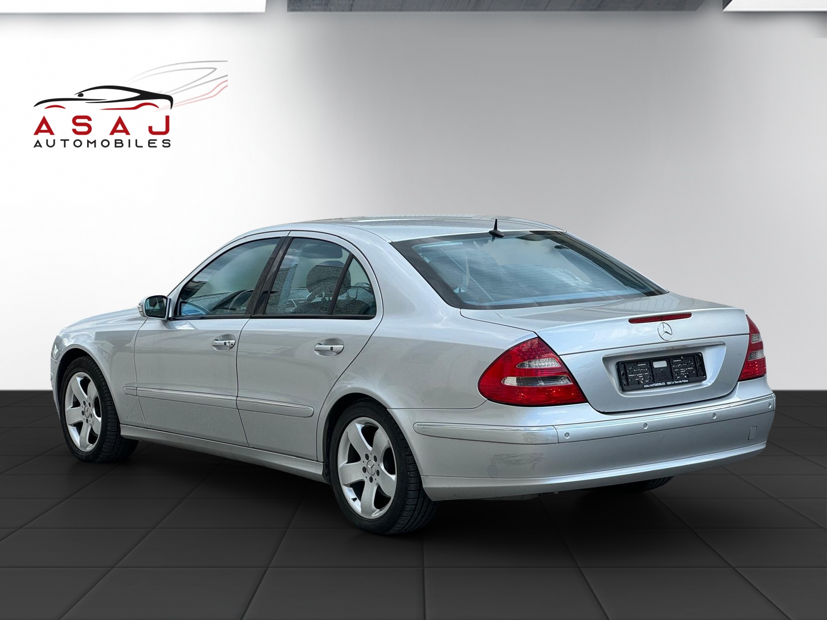 MERCEDES-BENZ E 500 Avantgarde 4Matic Automatic-image-3