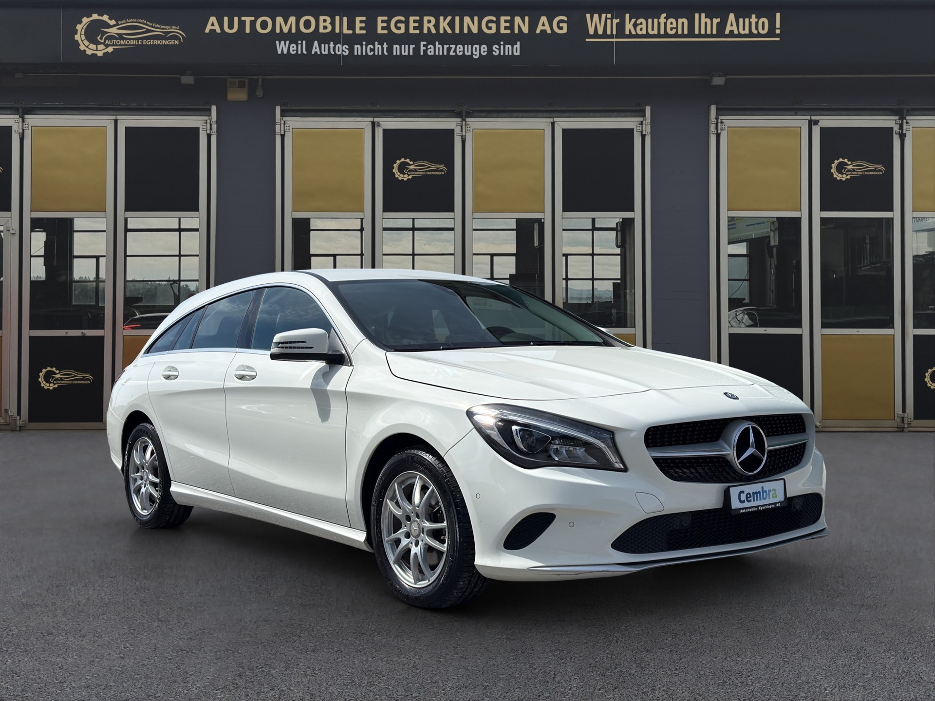 MERCEDES-BENZ CLA Shooting Br 200 d Swiss Star Edition 4M-showroom-element-2