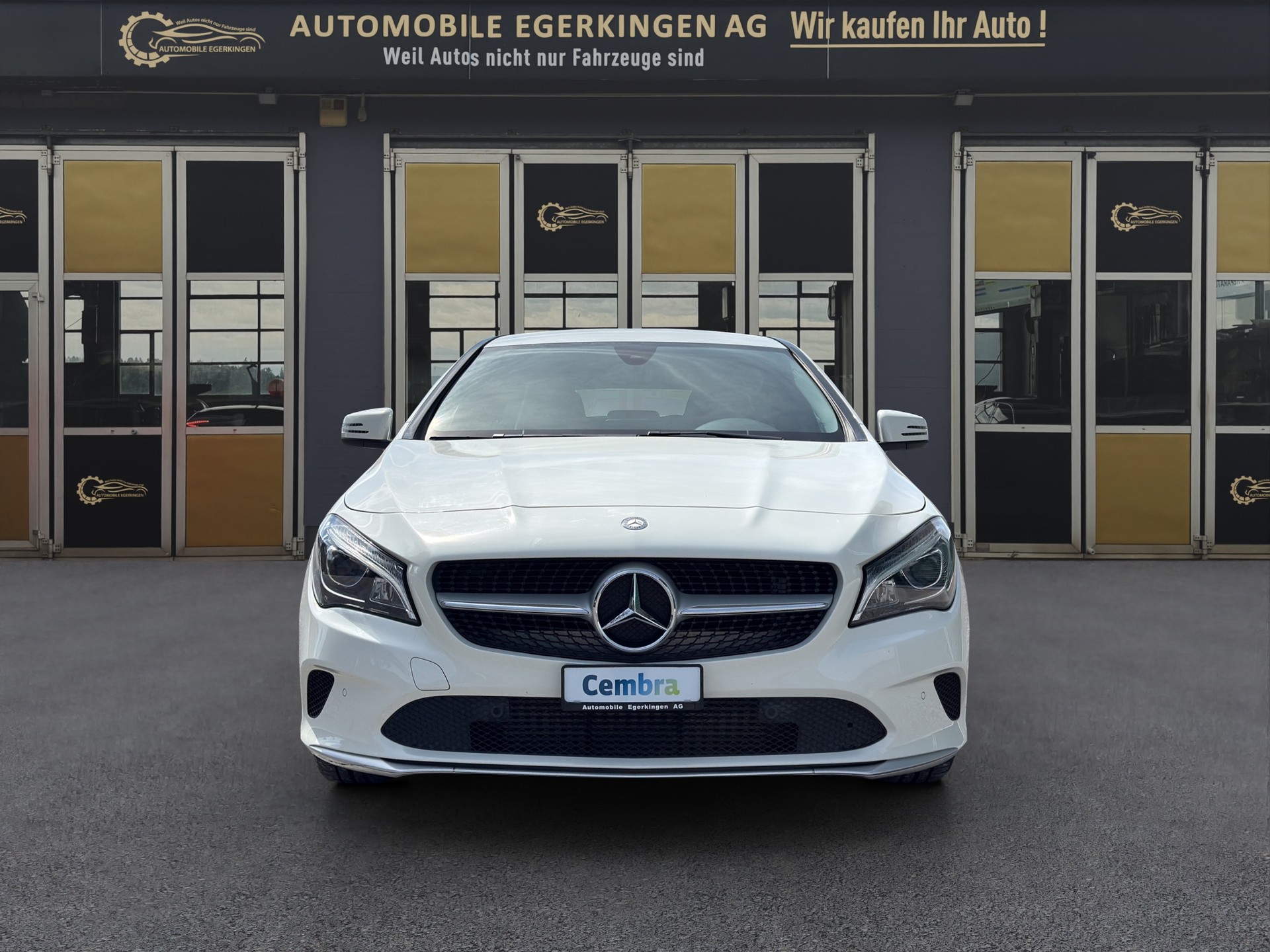 MERCEDES-BENZ CLA Shooting Br 200 d Swiss Star Edition 4M-showroom-element-1