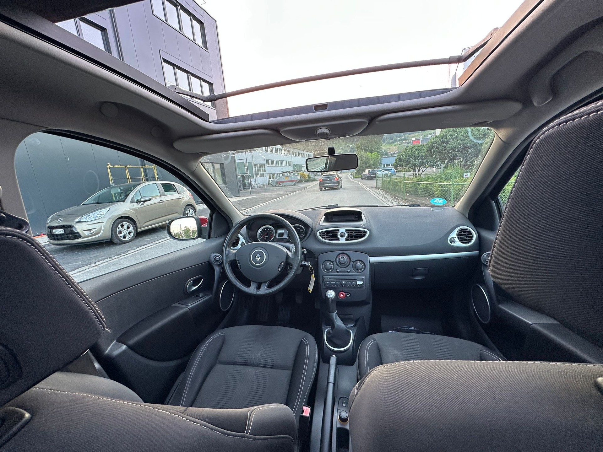 RENAULT Clio 1.2 16V Turbo Rip Curl-image-8