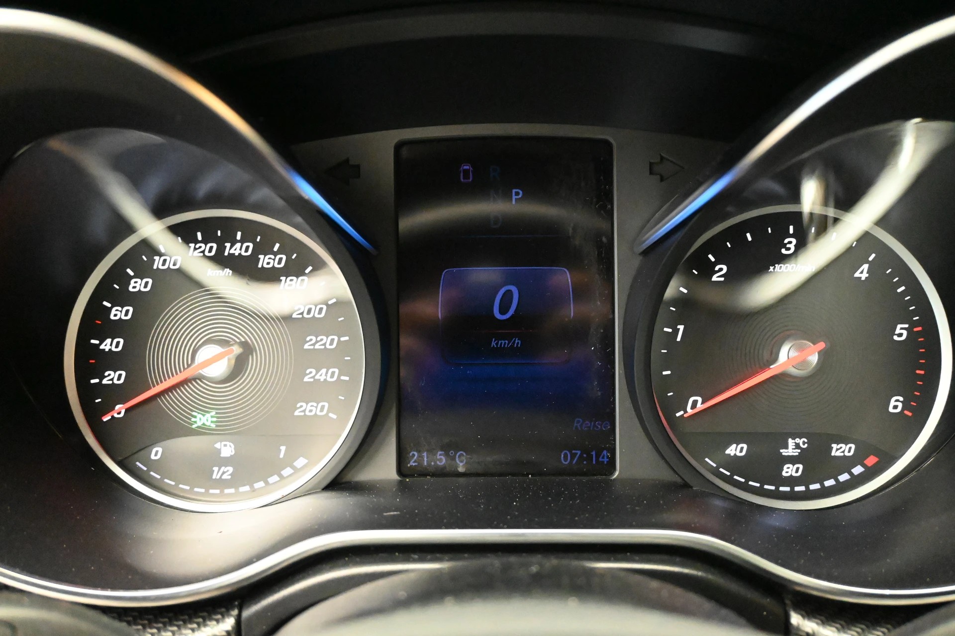 MERCEDES-BENZ V 300 d extralang AMG-Line 4Matic 9G-Tronic-image-10