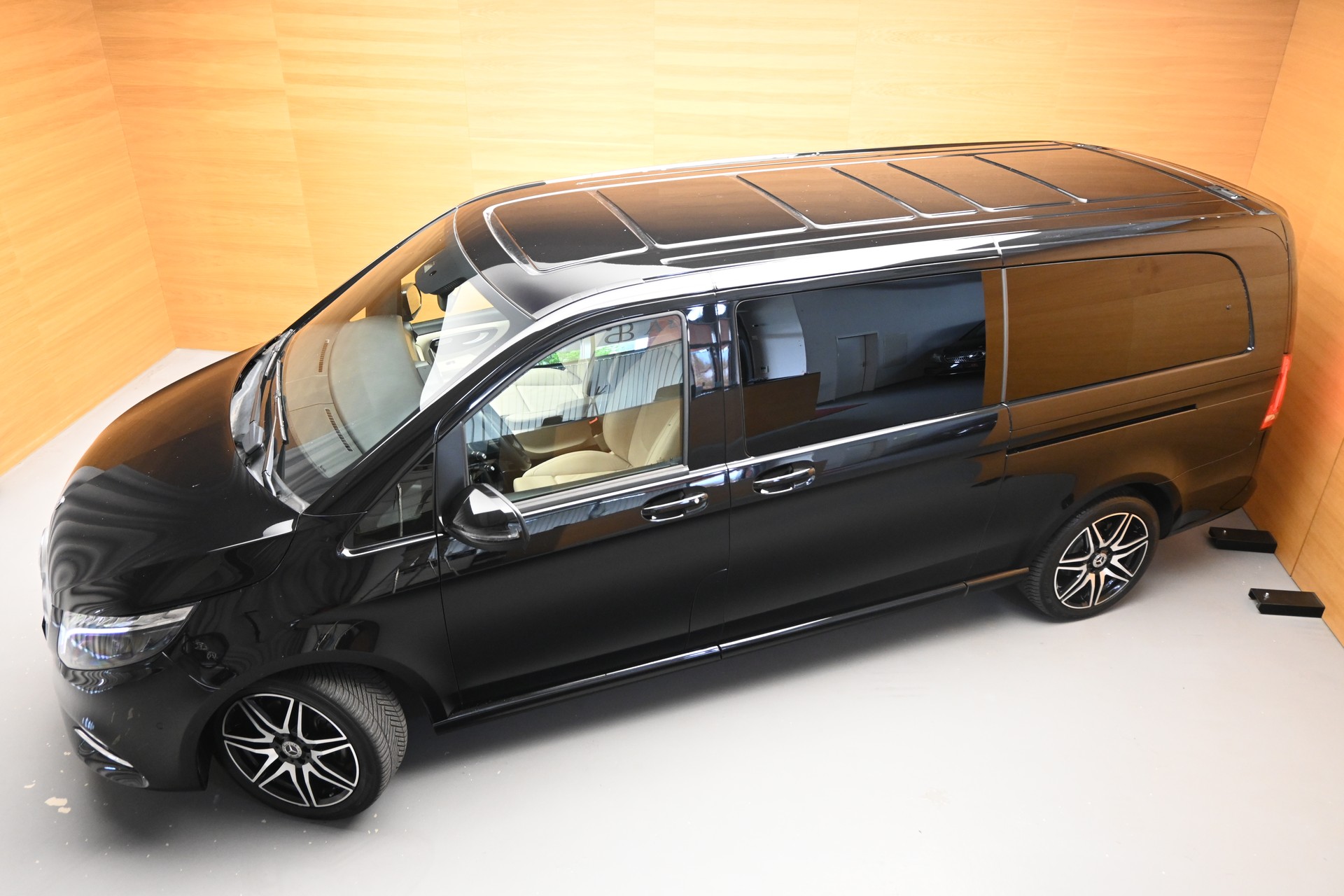 MERCEDES-BENZ V 300 d extralang AMG-Line 4Matic 9G-Tronic-showroom-element-1
