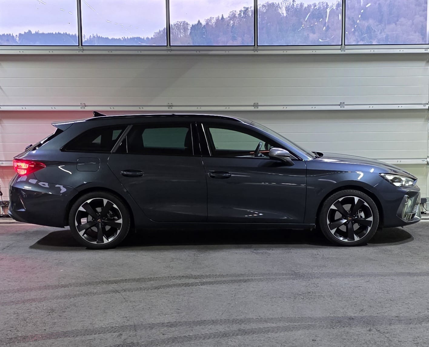 CUPRA LEON ST 2.0 TDI DSG *LaneAssist/ACC*Lenkradheizung*Ambientebeleuchtung*-image-5