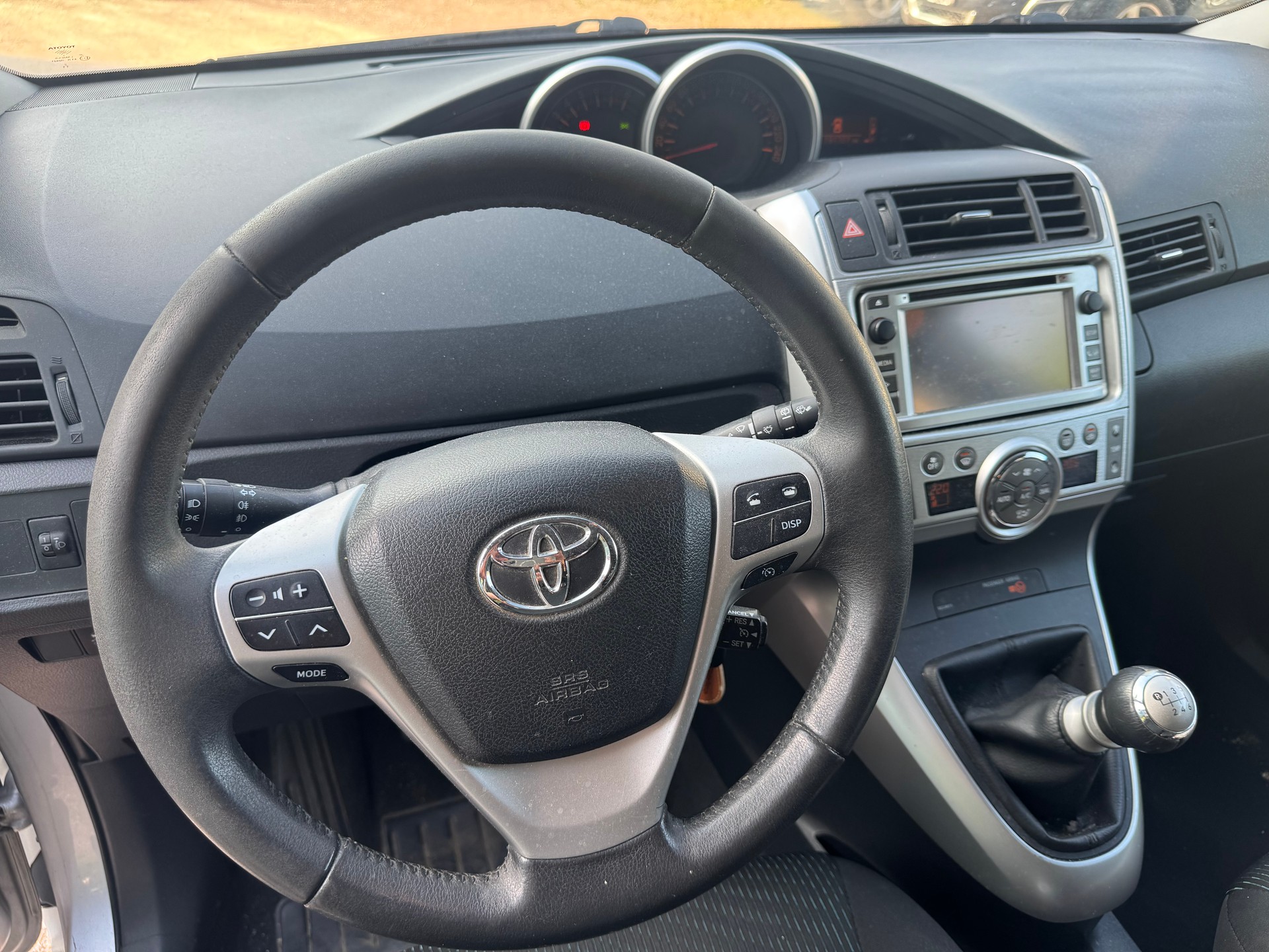 TOYOTA Verso 1.8 Linea Luna-image-2