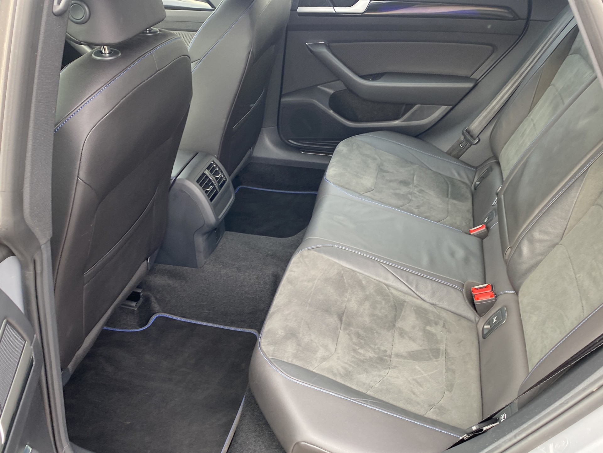 VW Arteon SB 2.0 TSI R 4Motion DSG-image-7