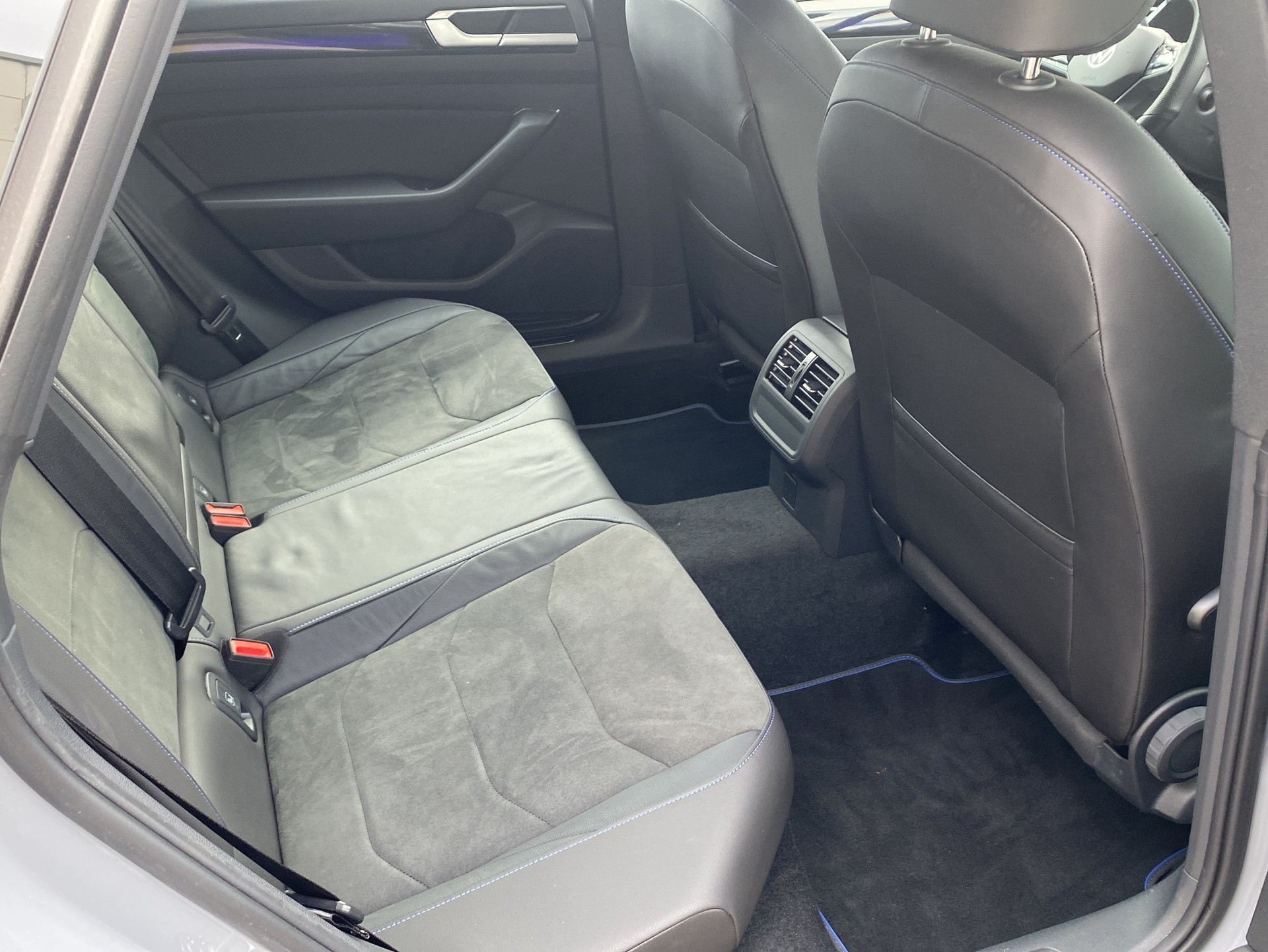 VW Arteon SB 2.0 TSI R 4Motion DSG-image-8