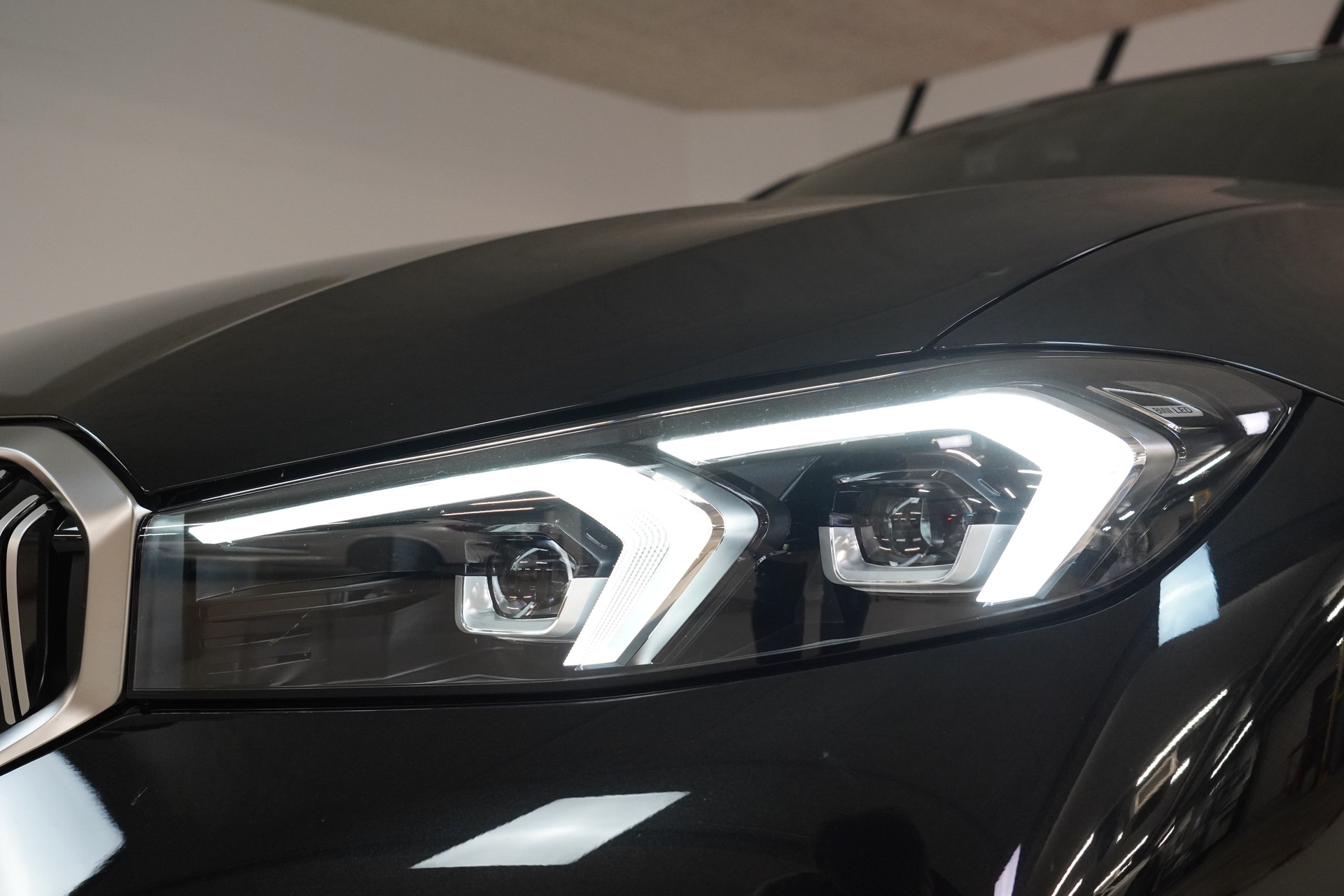 BMW 320d xDrive 48V Steptronic M Sport-image-8