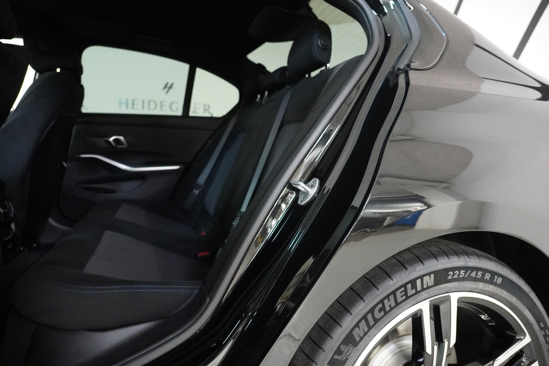 BMW 320d xDrive 48V Steptronic M Sport-image-12