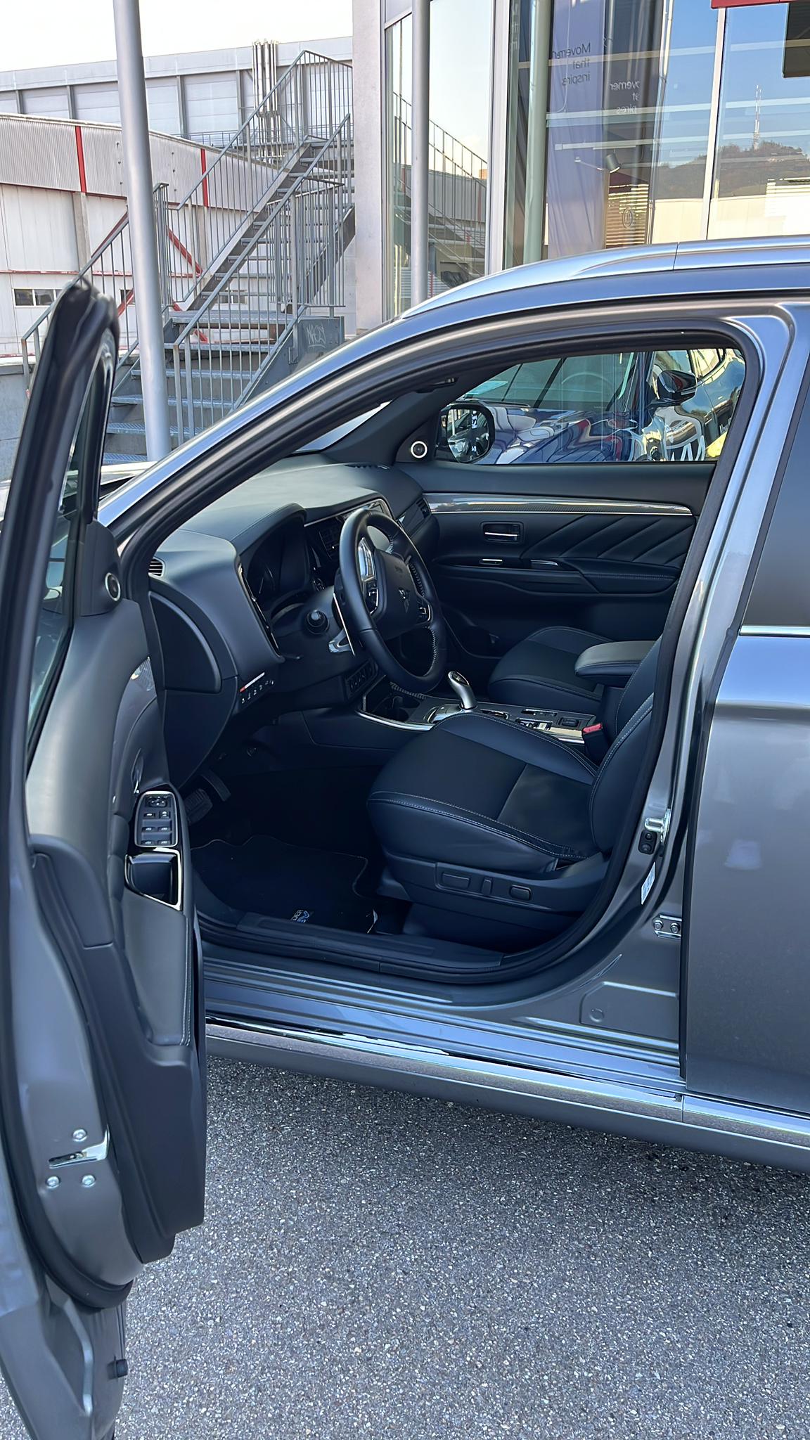 MITSUBISHI 2.4 PHEV Diamond-image-2