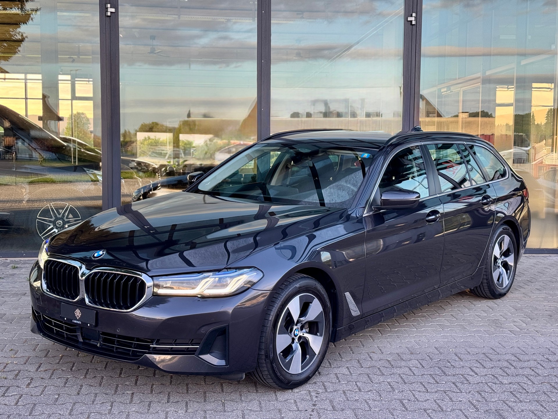 BMW 520d 48V Touring Steptronic / inkl. BMW Premium Selection Garantie-showroom-element-2