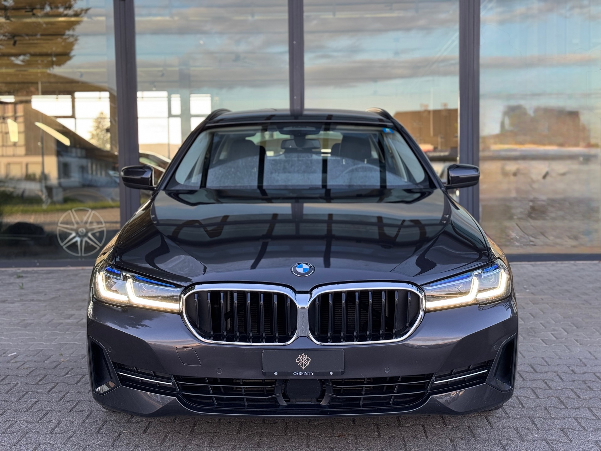 BMW 520d 48V Touring Steptronic / inkl. BMW Premium Selection Garantie-showroom-element-1