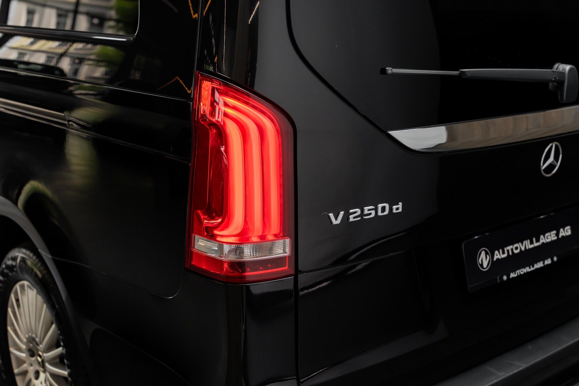 MERCEDES-BENZ V 250 d extralang Avantgarde 4Matic 9G-Tronic-image-26