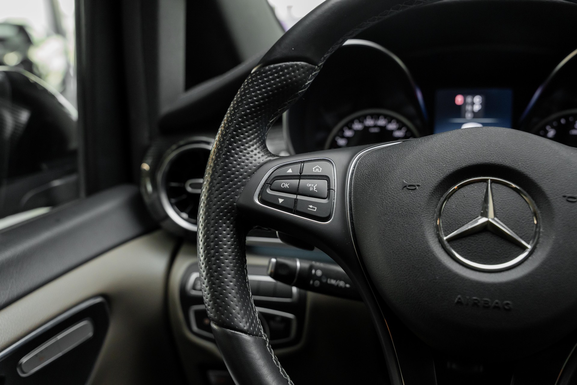 MERCEDES-BENZ V 250 d extralang Avantgarde 4Matic 9G-Tronic-image-19