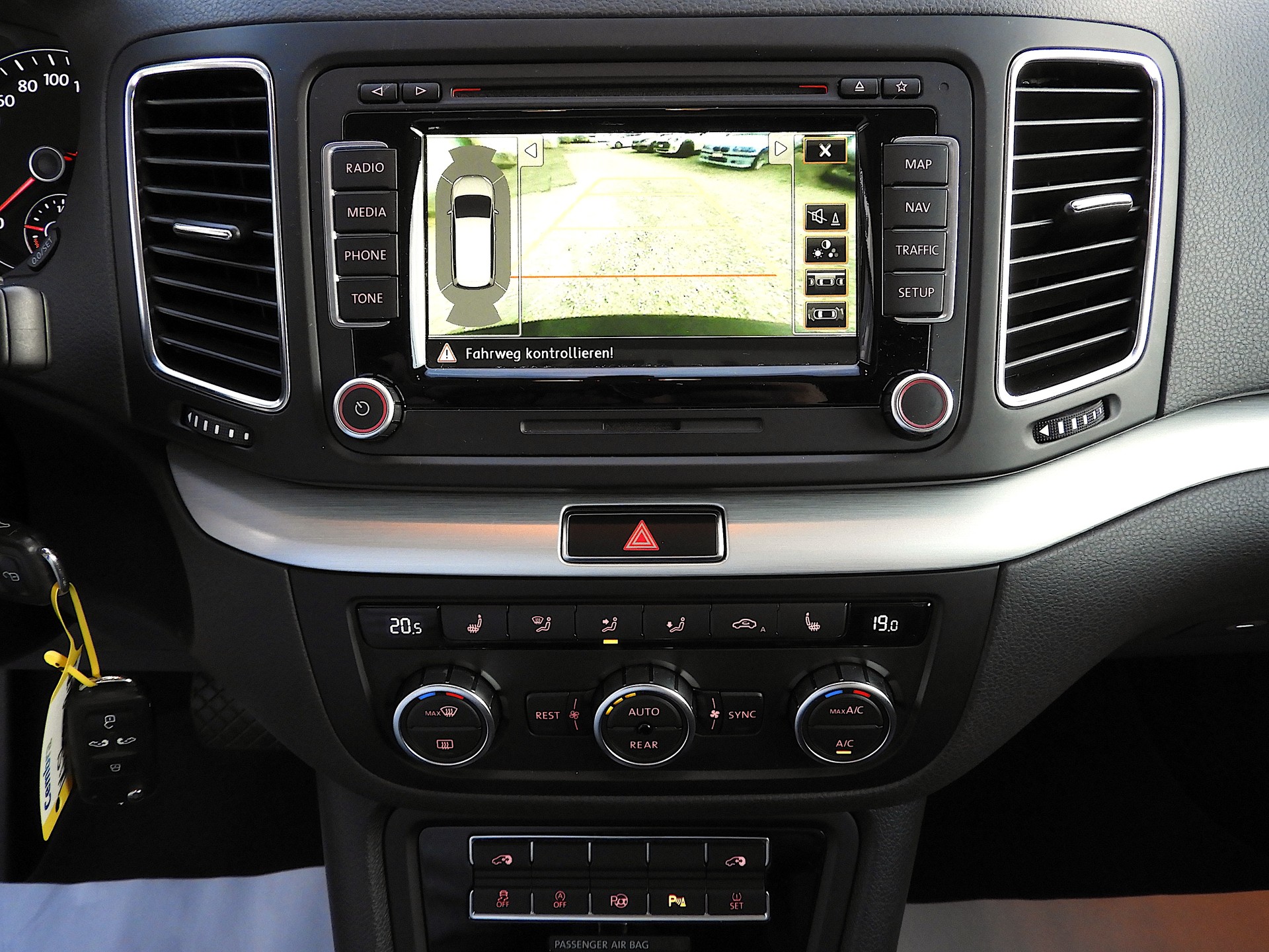 VW Sharan 2.0 TDI BlueMotion Highline DSG I 7 Sitze I El. Schiebetüren I RF Kamera I Leder I Panorama I Garantie inkl.-image-7