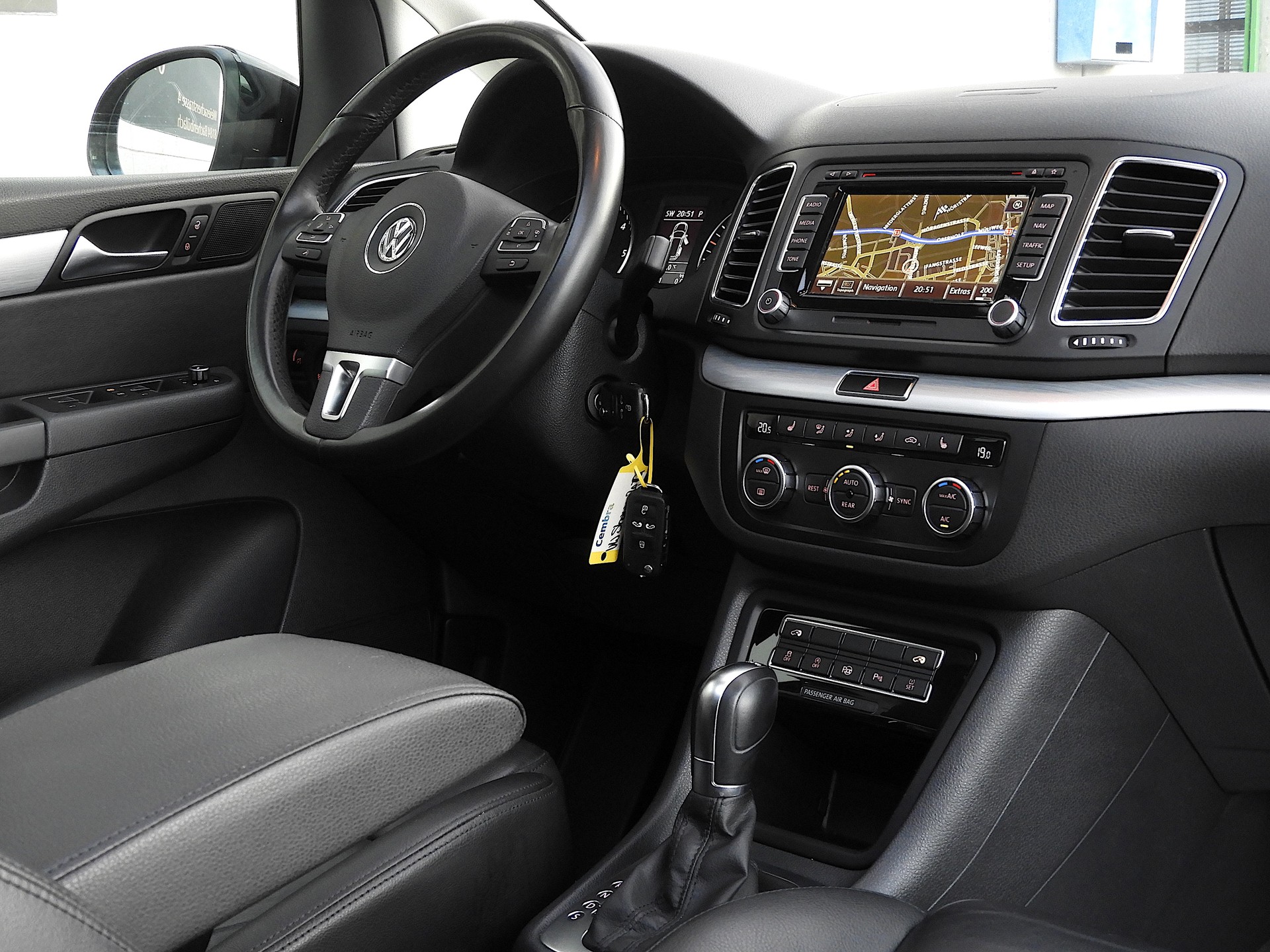 VW Sharan 2.0 TDI BlueMotion Highline DSG I 7 Sitze I El. Schiebetüren I RF Kamera I Leder I Panorama I Garantie inkl.-image-10