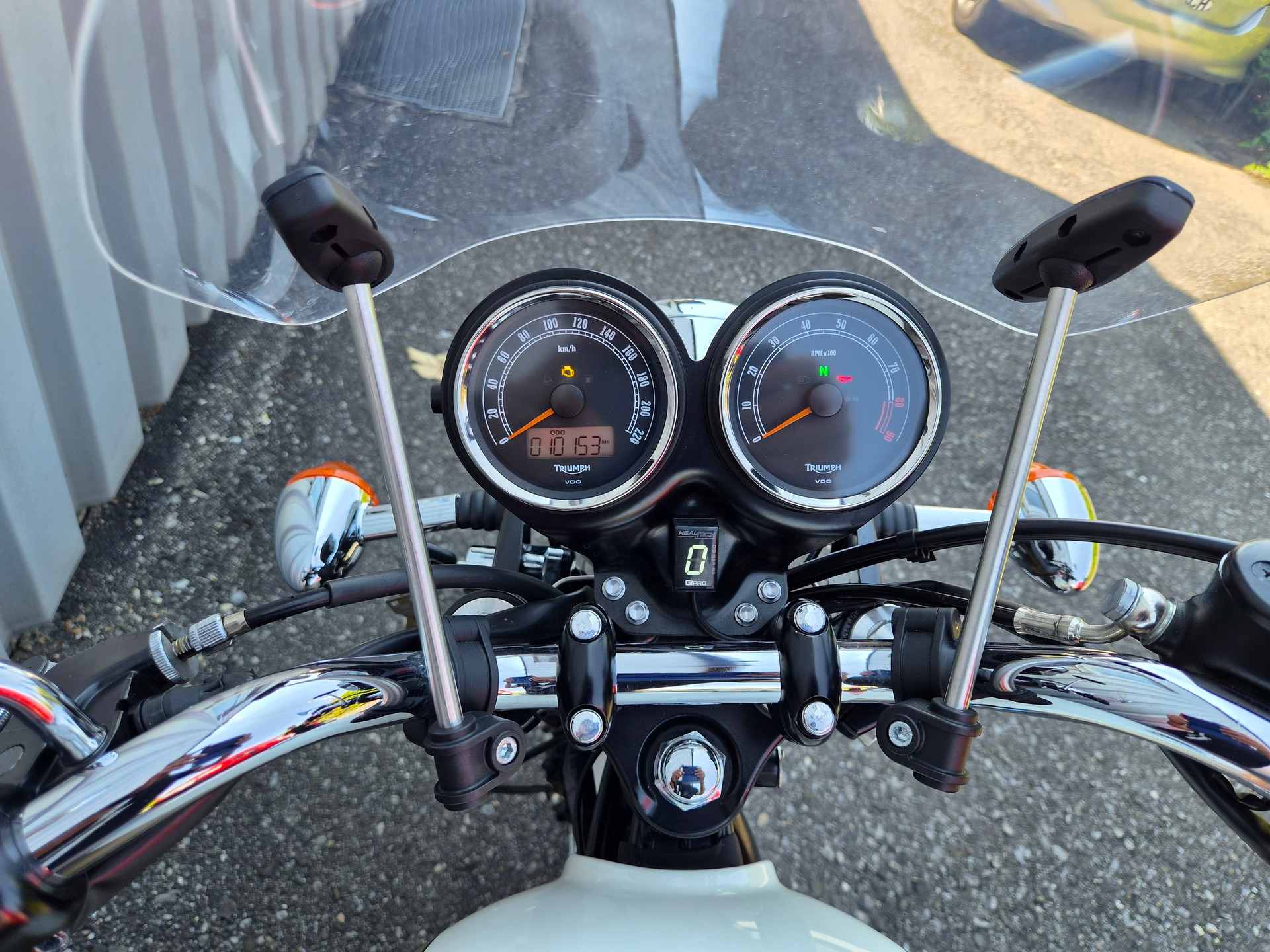 TRIUMPH Bonneville 900 i T 100-image-12