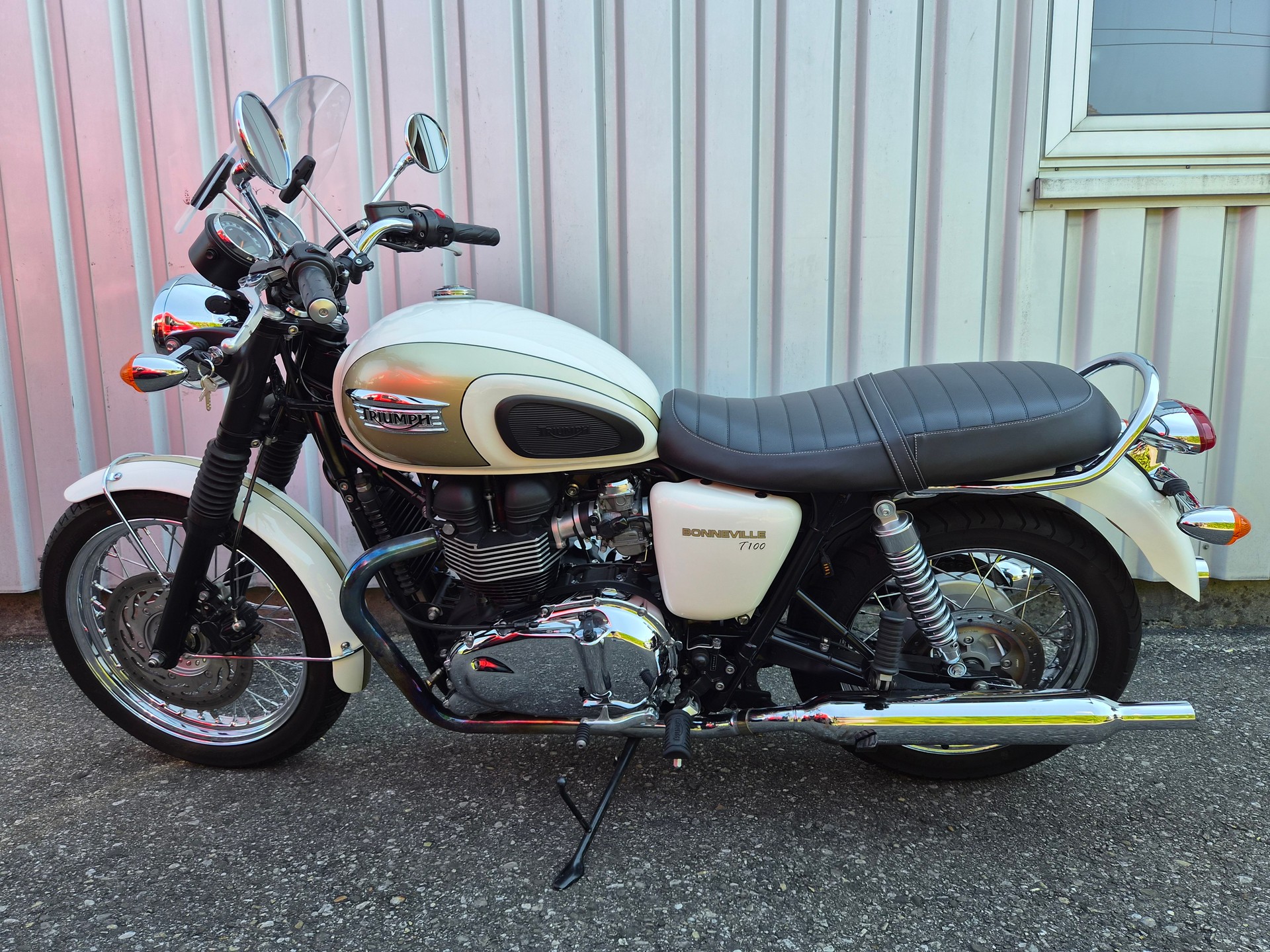 TRIUMPH Bonneville 900 i T 100-image-15