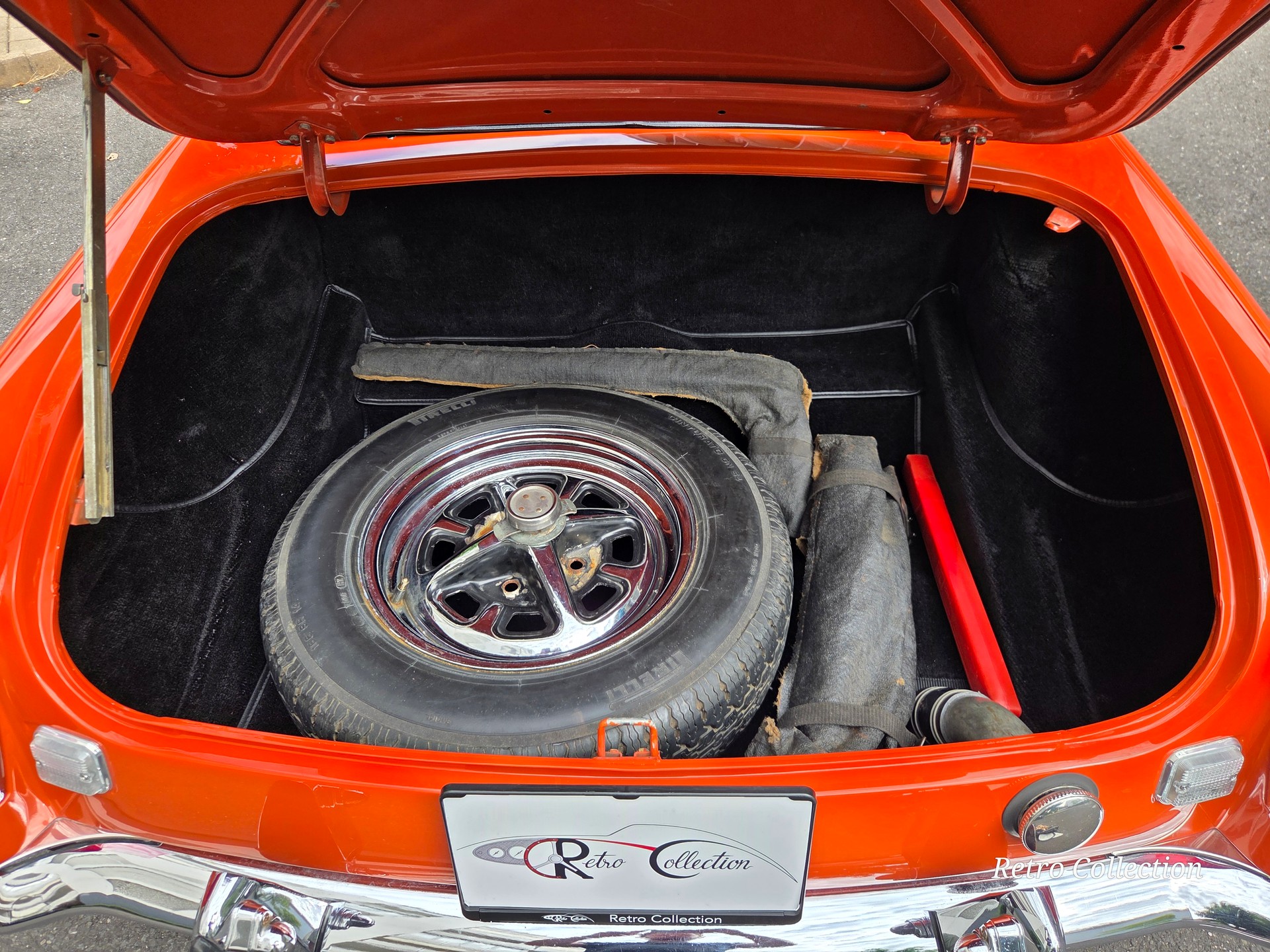 MG MGB - voiture CH - pare-chocs chromés - overdrive - pneus neufs - excellent état - couvre-tonneau - expertisée vétéran 05.26.-image-15