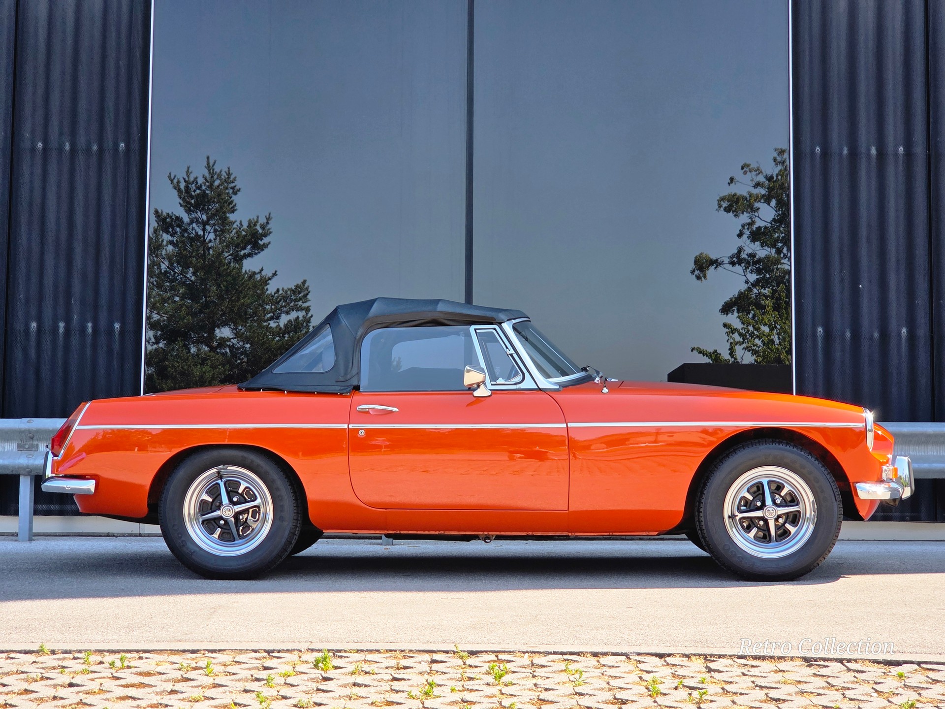 MG MGB - voiture CH - pare-chocs chromés - overdrive - pneus neufs - excellent état - couvre-tonneau - expertisée vétéran 05.26.-image-2