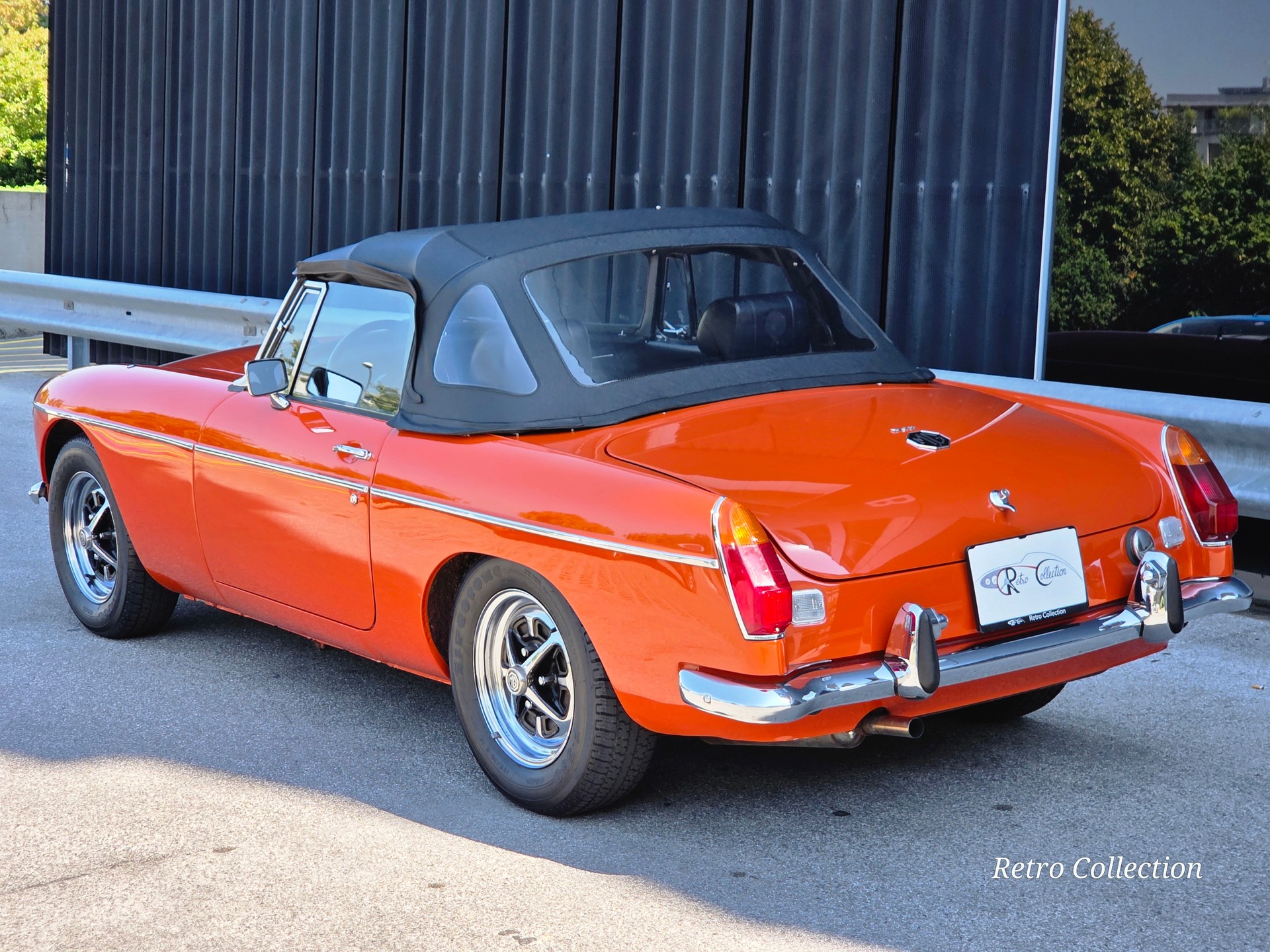MG MGB - voiture CH - pare-chocs chromés - overdrive - pneus neufs - excellent état - couvre-tonneau - expertisée vétéran 05.26.-image-5