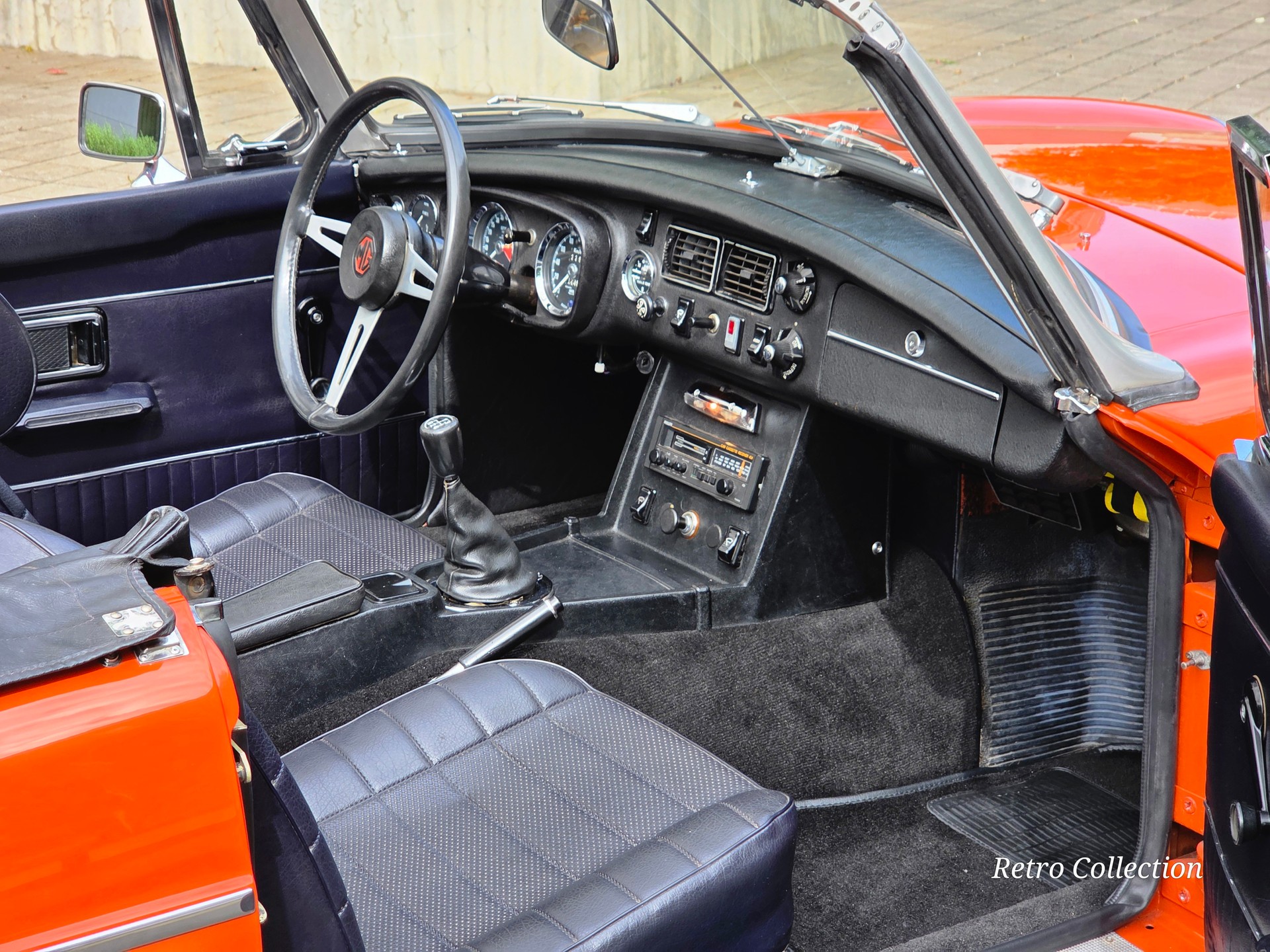 MG MGB - voiture CH - pare-chocs chromés - overdrive - pneus neufs - excellent état - couvre-tonneau - expertisée vétéran 05.26.-image-13