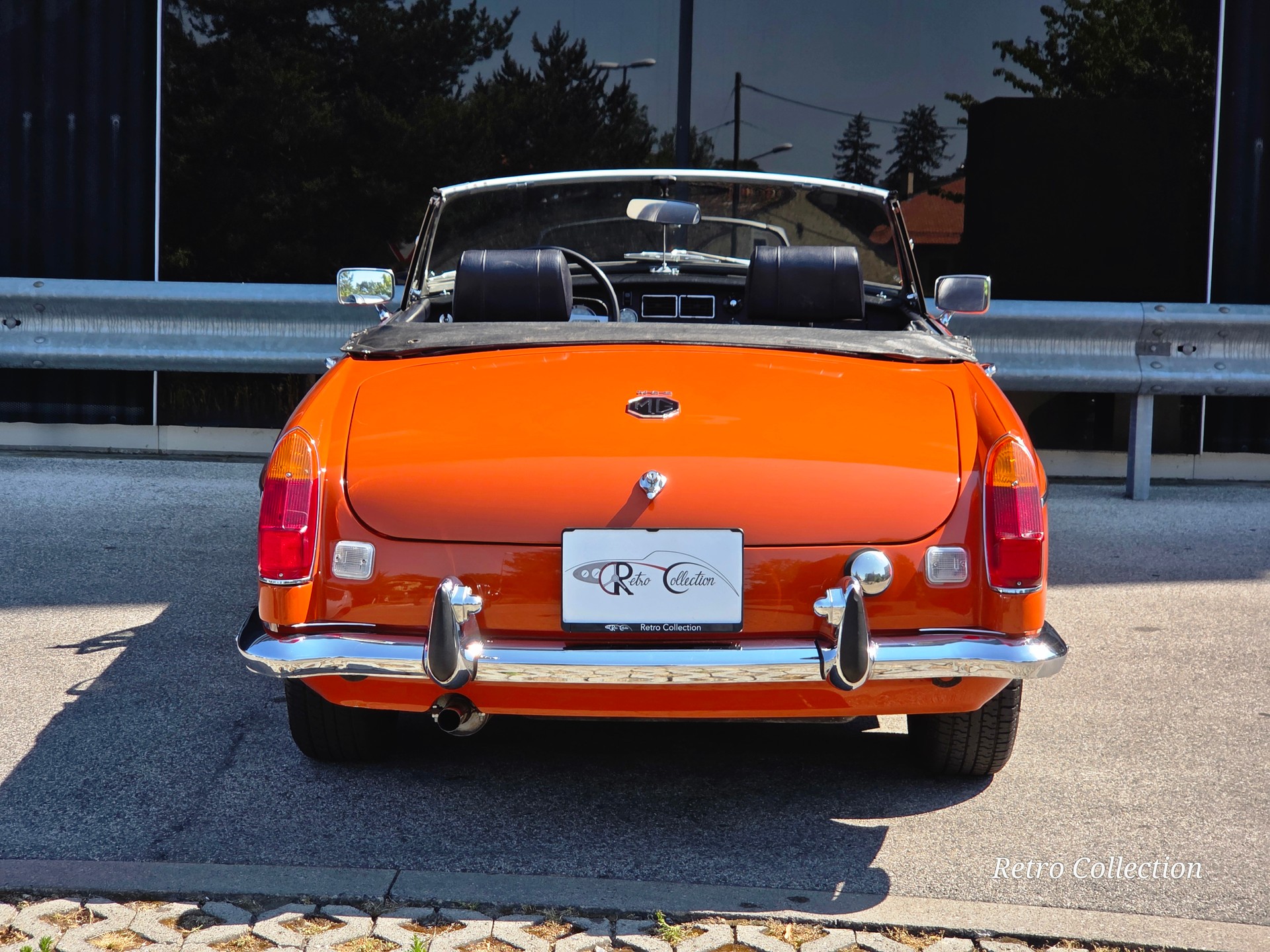 MG MGB - voiture CH - pare-chocs chromés - overdrive - pneus neufs - excellent état - couvre-tonneau - expertisée vétéran 05.26.-image-7