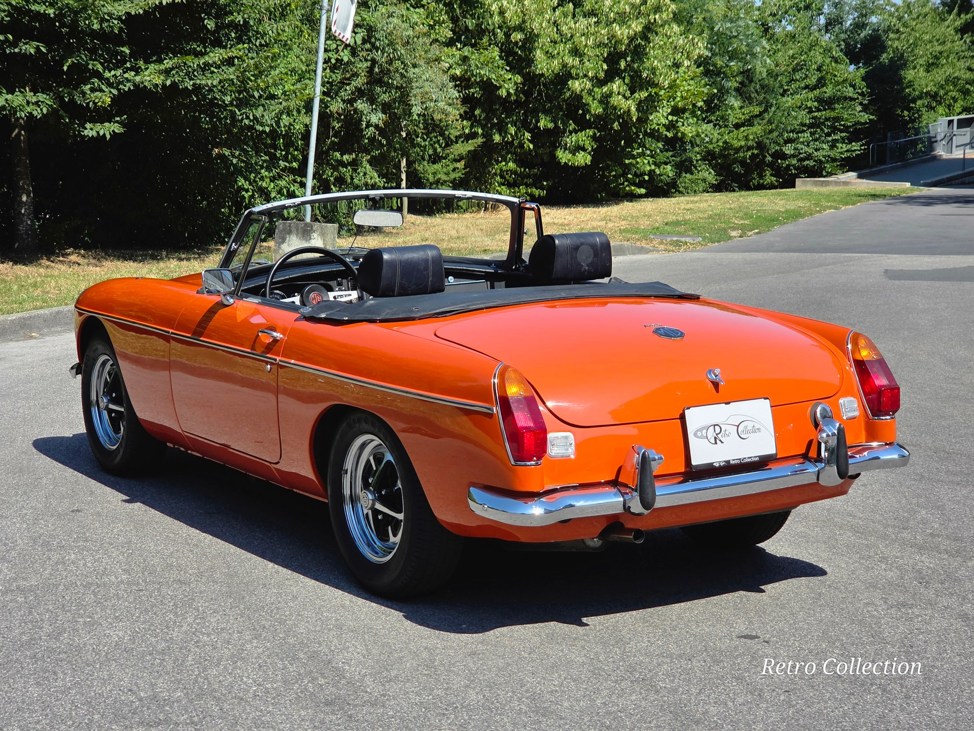 MG MGB - voiture CH - pare-chocs chromés - overdrive - pneus neufs - excellent état - couvre-tonneau - expertisée vétéran 05.26.-image-9
