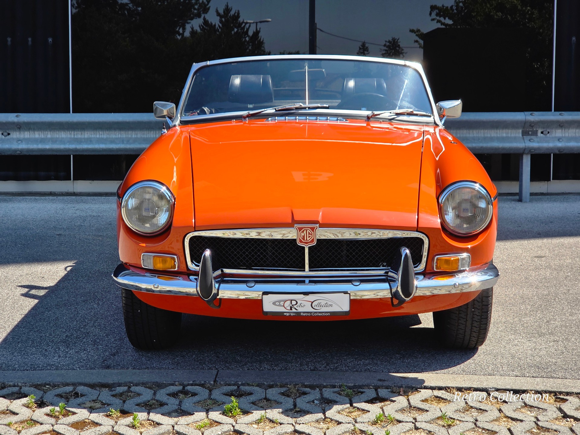MG MGB - voiture CH - pare-chocs chromés - overdrive - pneus neufs - excellent état - couvre-tonneau - expertisée vétéran 05.26.-image-6
