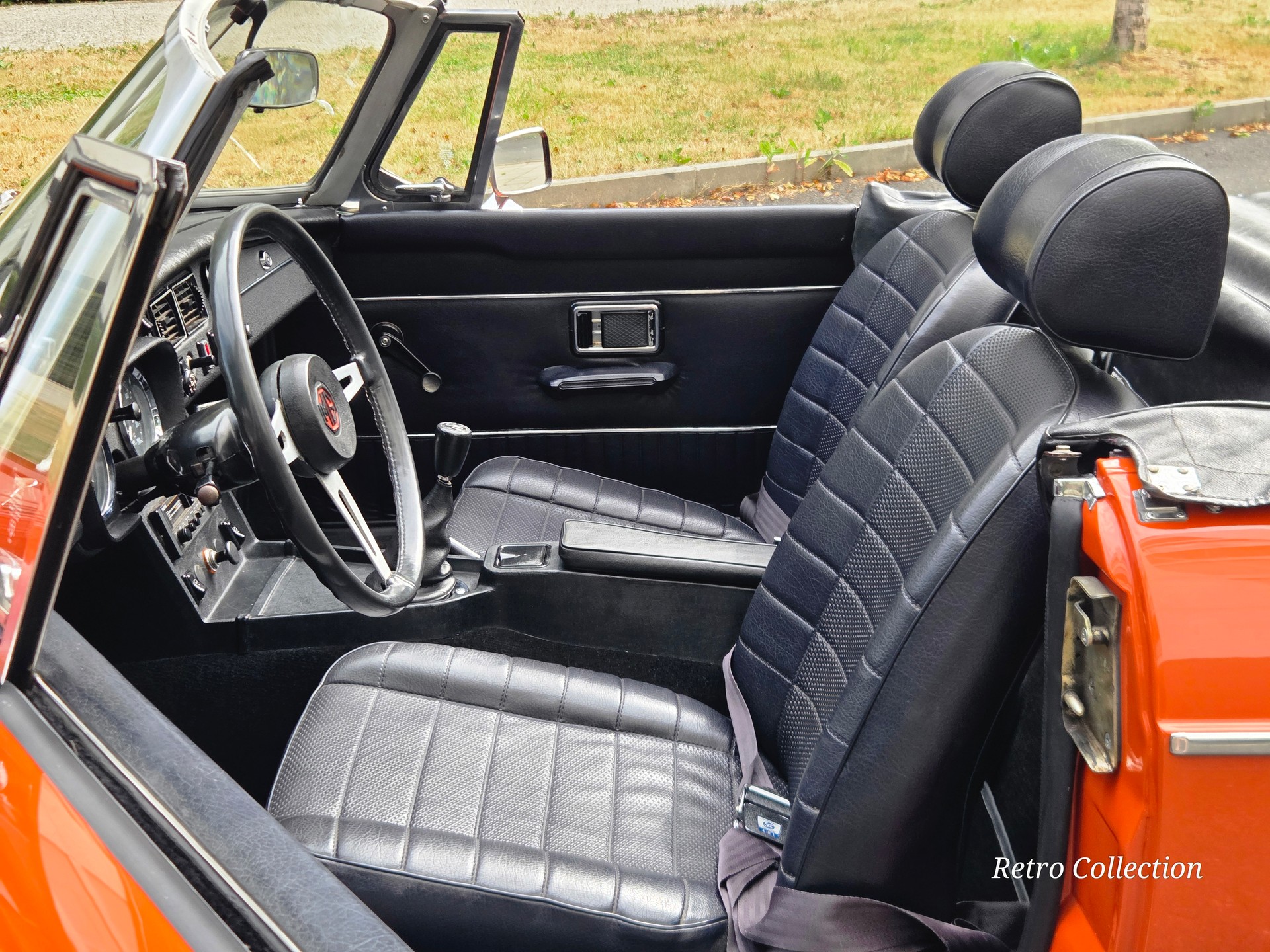 MG MGB - voiture CH - pare-chocs chromés - overdrive - pneus neufs - excellent état - couvre-tonneau - expertisée vétéran 05.26.-image-12