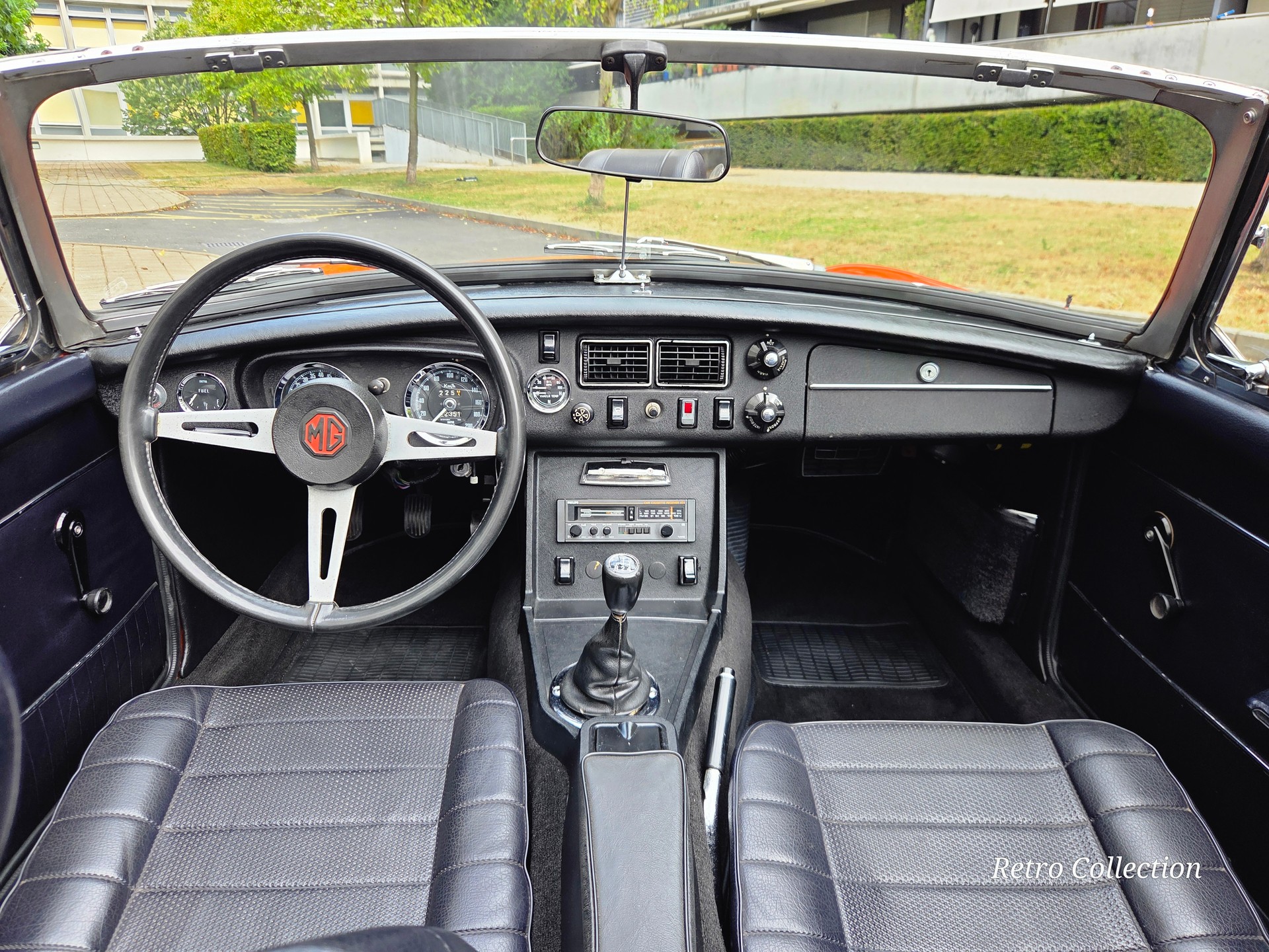 MG MGB - voiture CH - pare-chocs chromés - overdrive - pneus neufs - excellent état - couvre-tonneau - expertisée vétéran 05.26.-image-11
