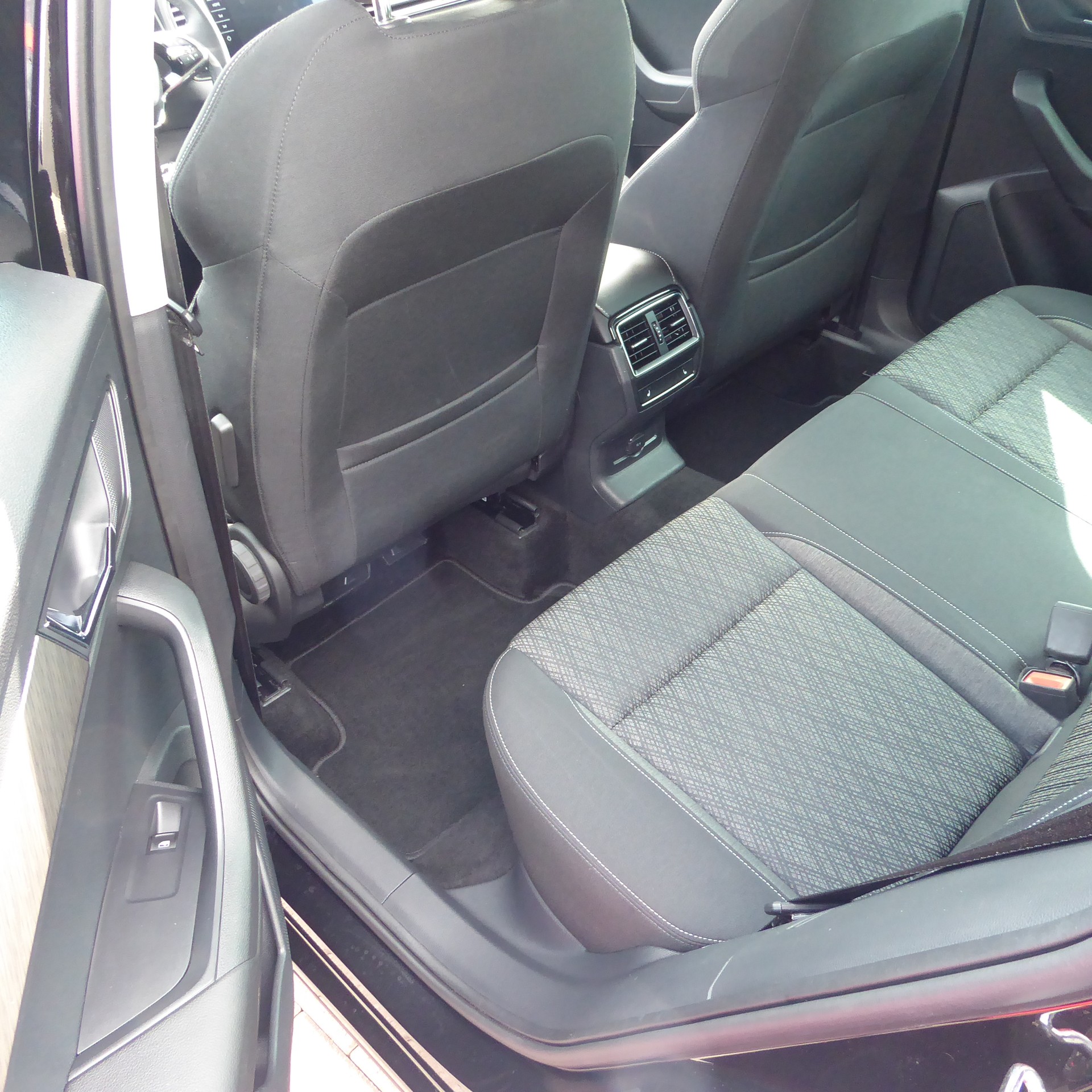 SKODA Karoq 2.0 TDI CR Style 4x4 DSG-image-5