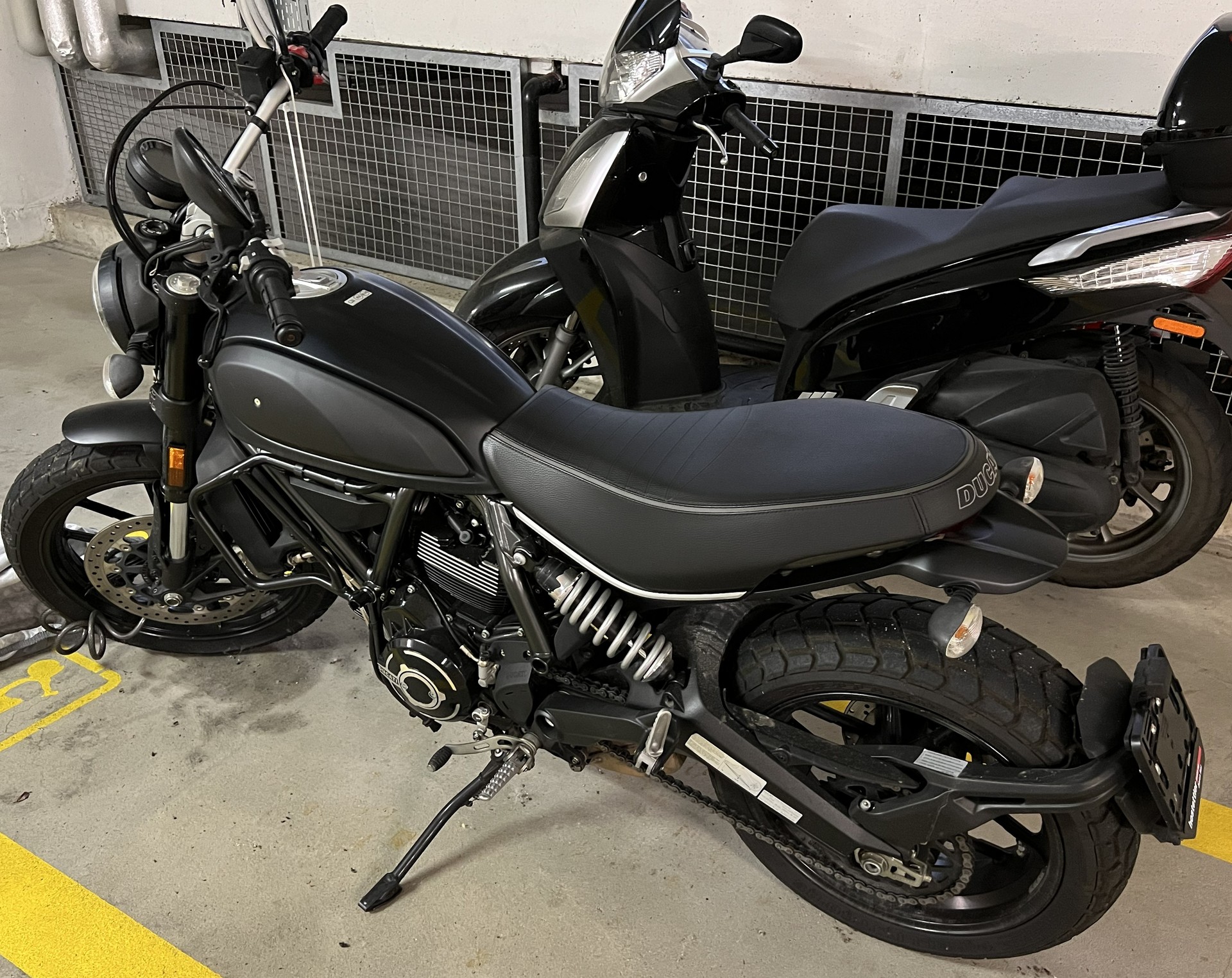 DUCATI Scrambler 803 Icon Dark-image-0