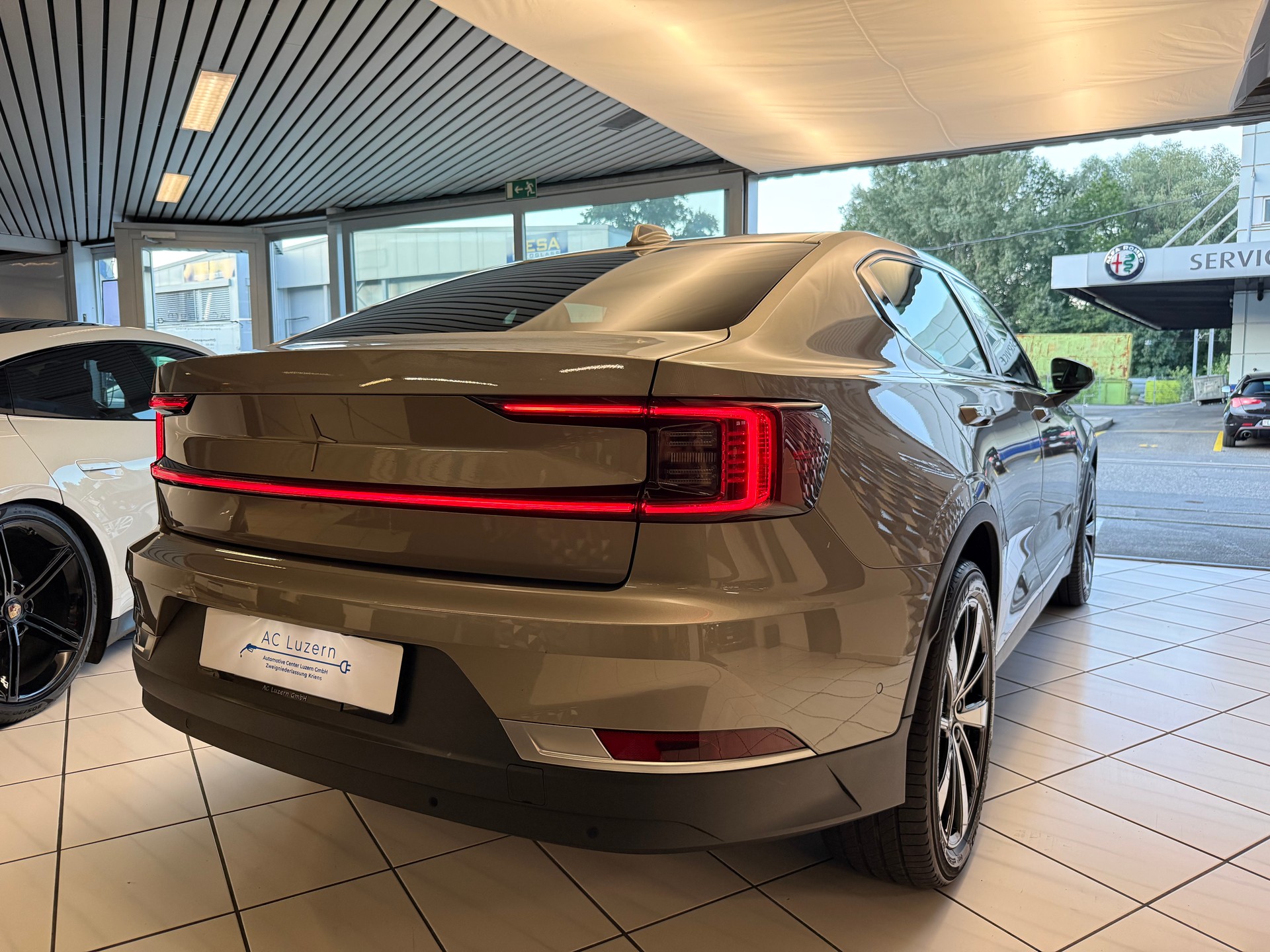 POLESTAR Polestar 2 Standard Range Single 69kWh MY23-showroom-element-2