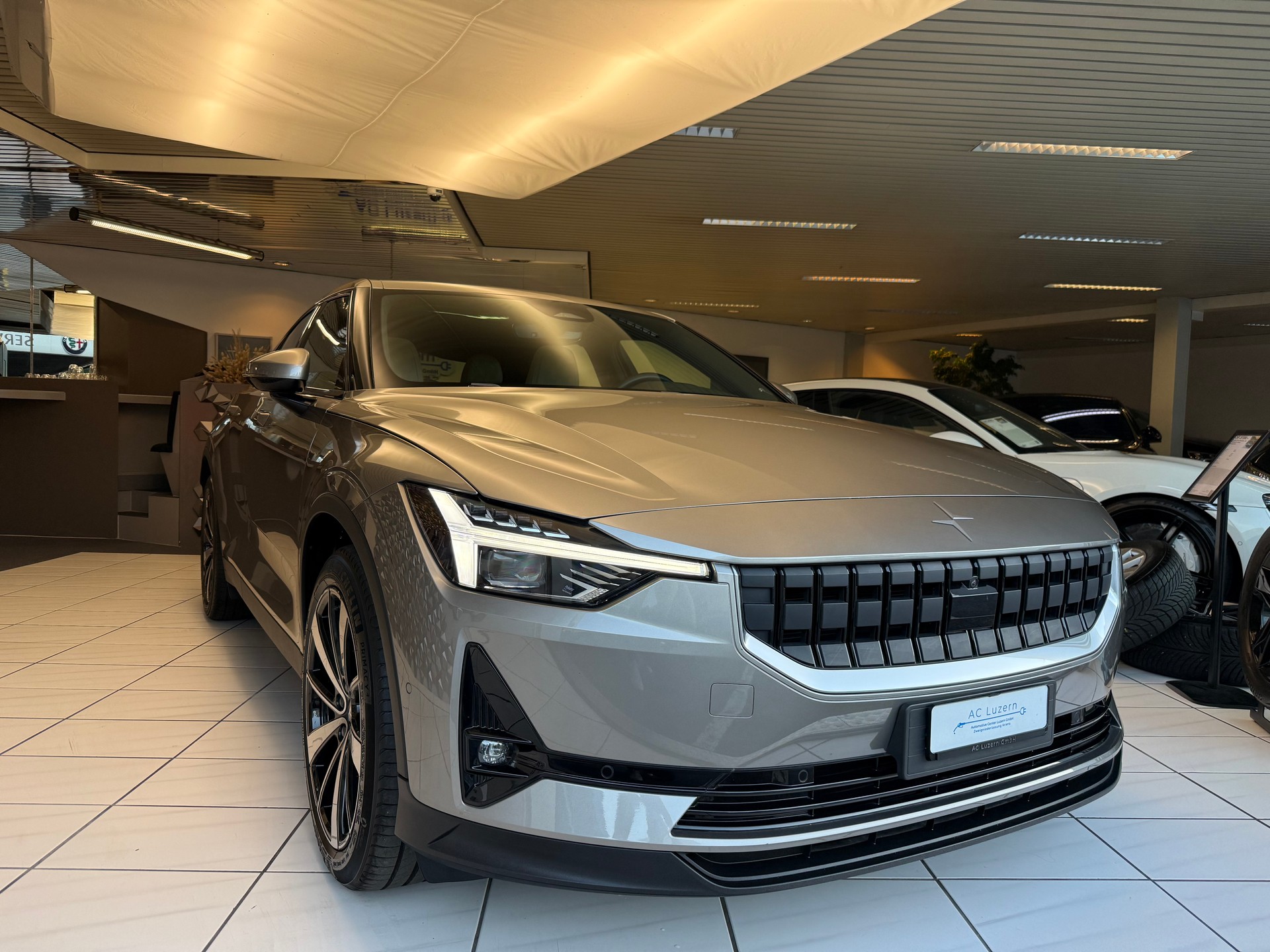 POLESTAR Polestar 2 Standard Range Single 69kWh MY23-showroom-element-3