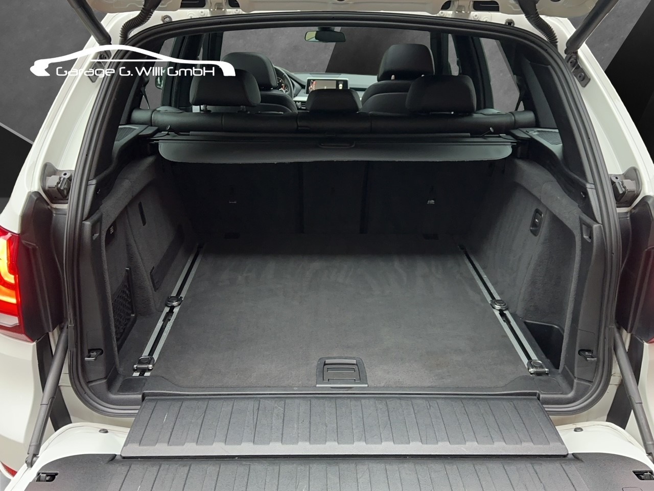 BMW X5 xDrive M50d Steptronic-image-15