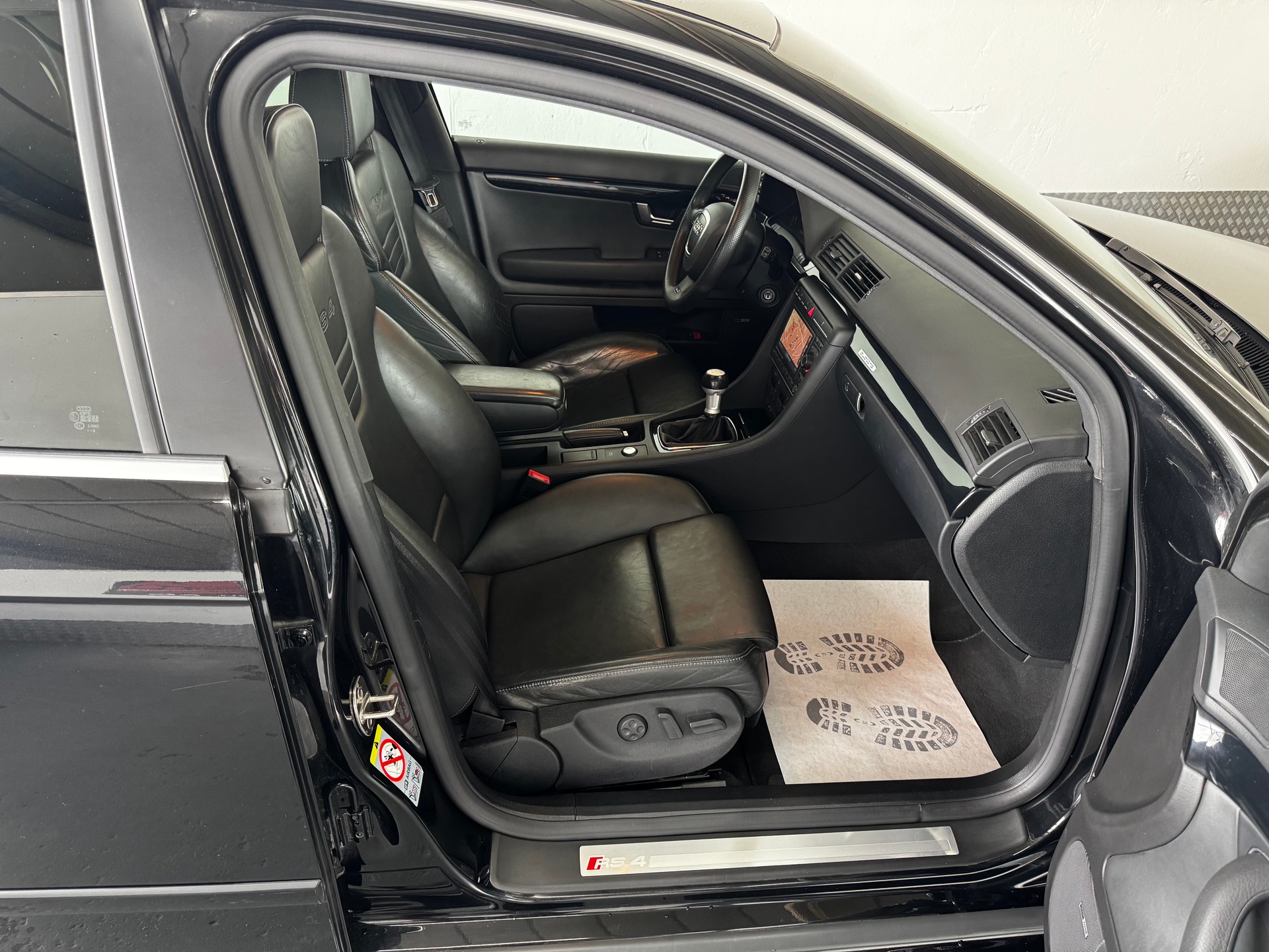 AUDI RS4 4.2 Quattro-image-19