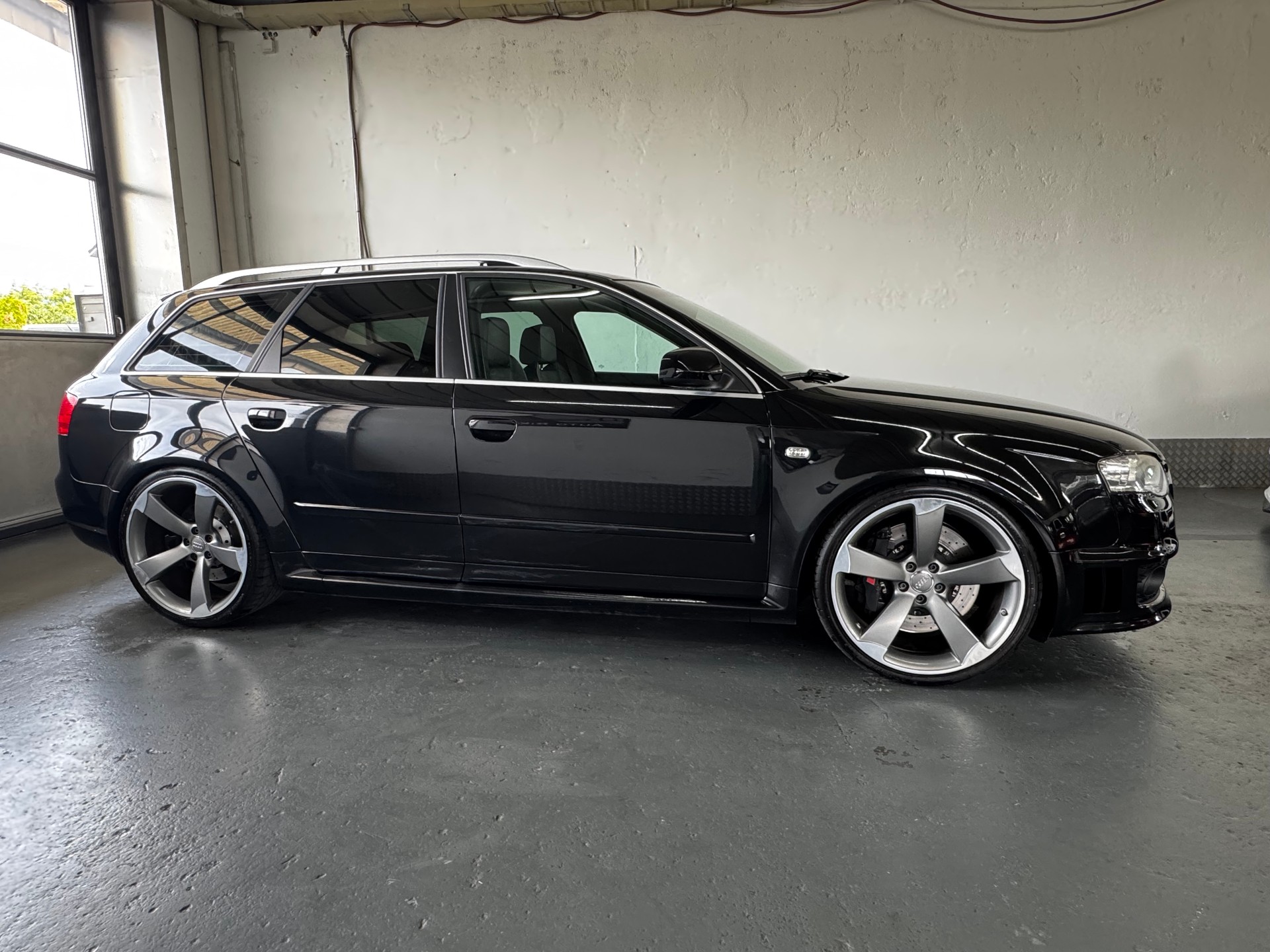 AUDI RS4 4.2 Quattro-image-6