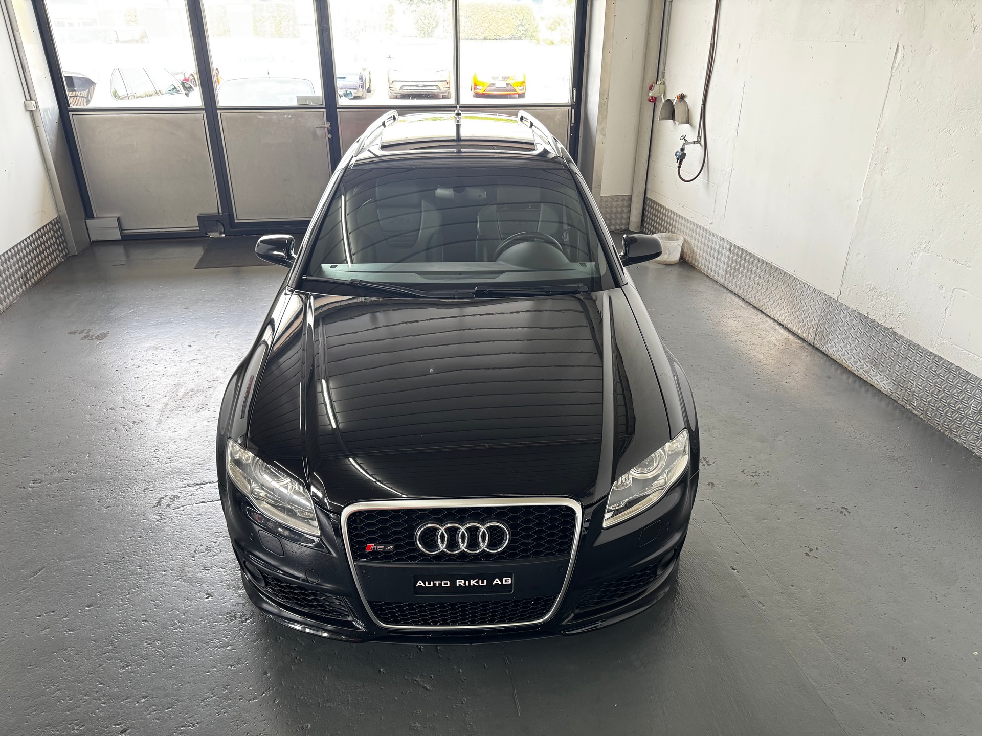 AUDI RS4 4.2 Quattro-showroom-element-2