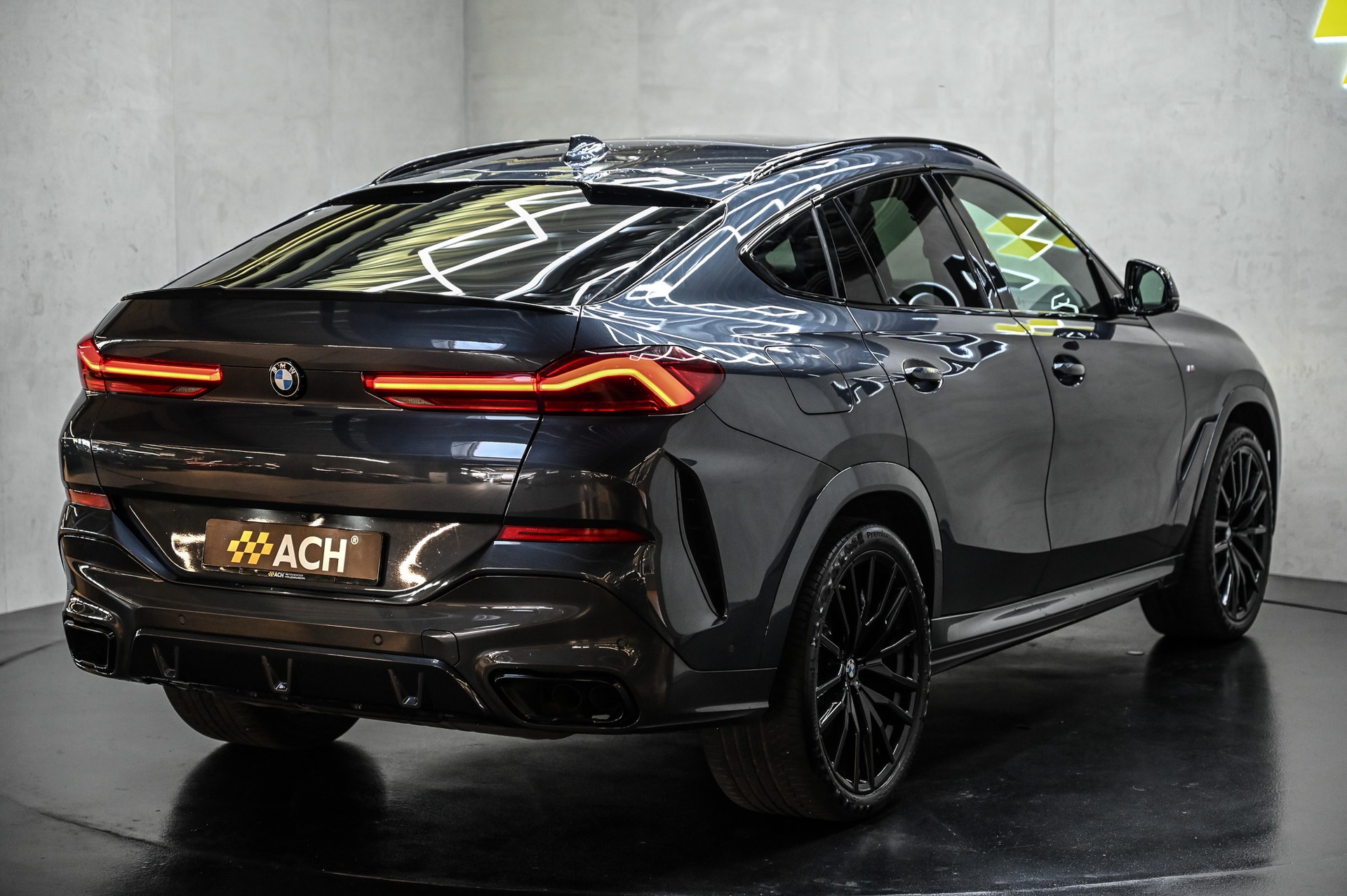 BMW X6 M50i-image-8