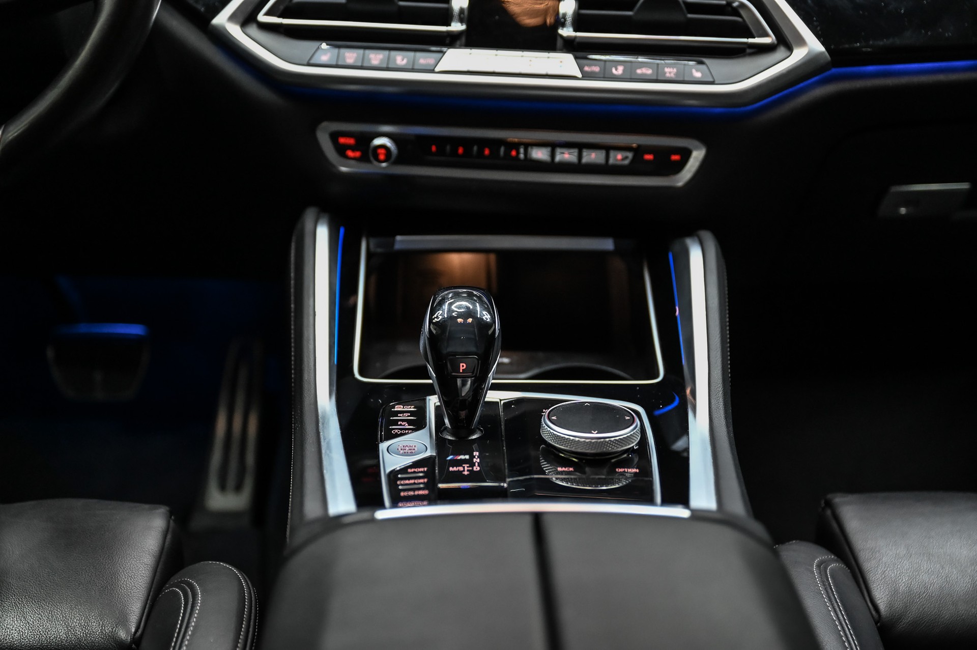 BMW X6 M50i-image-22