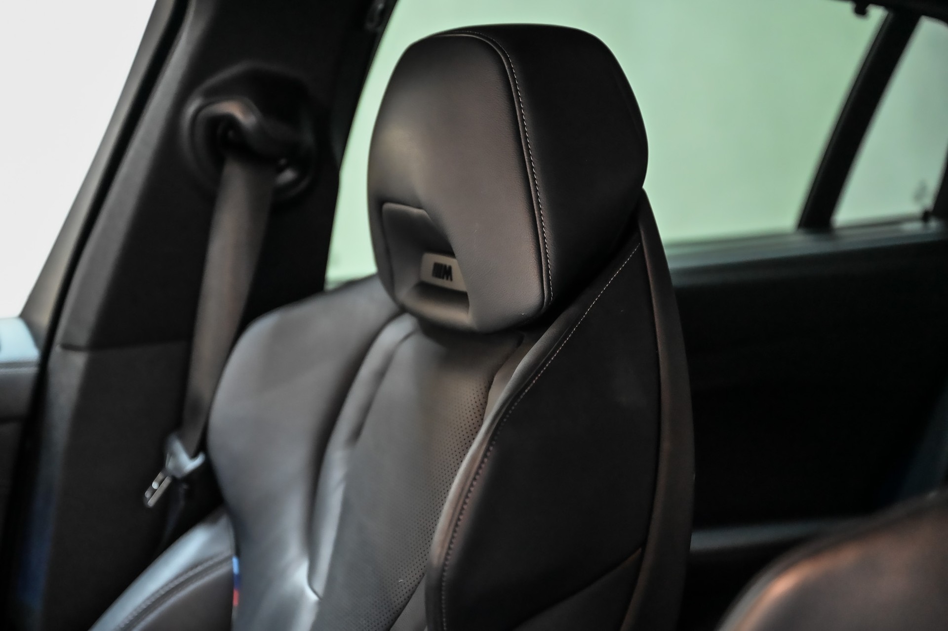 BMW X6 M50i-image-25