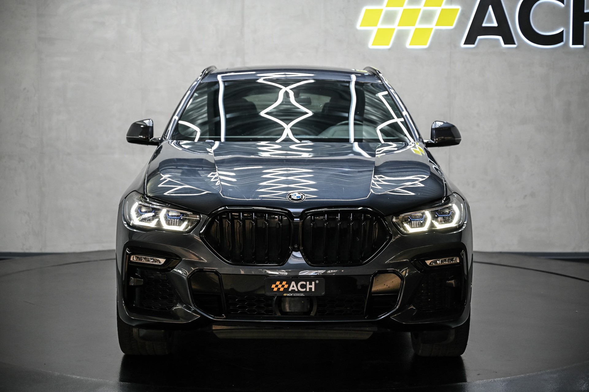 BMW X6 M50i-showroom-element-1