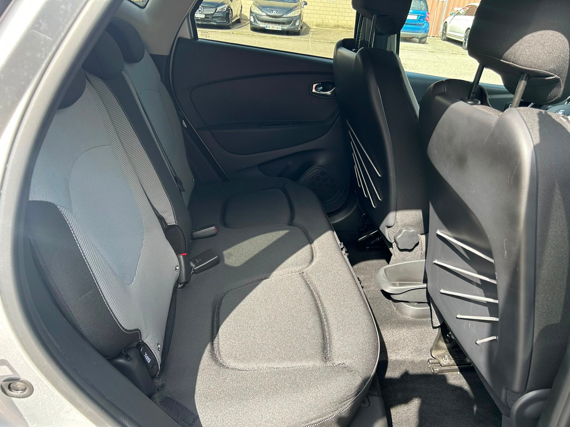 RENAULT Captur 1.2 T 16V Privilège EDC-image-8