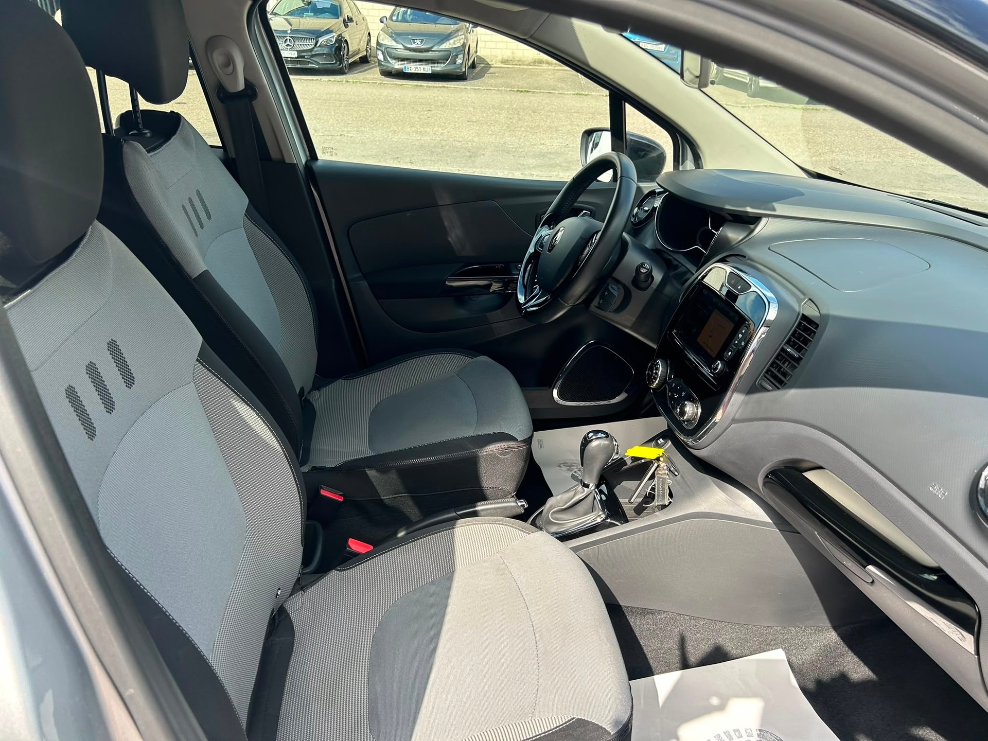 RENAULT Captur 1.2 T 16V Privilège EDC-image-6