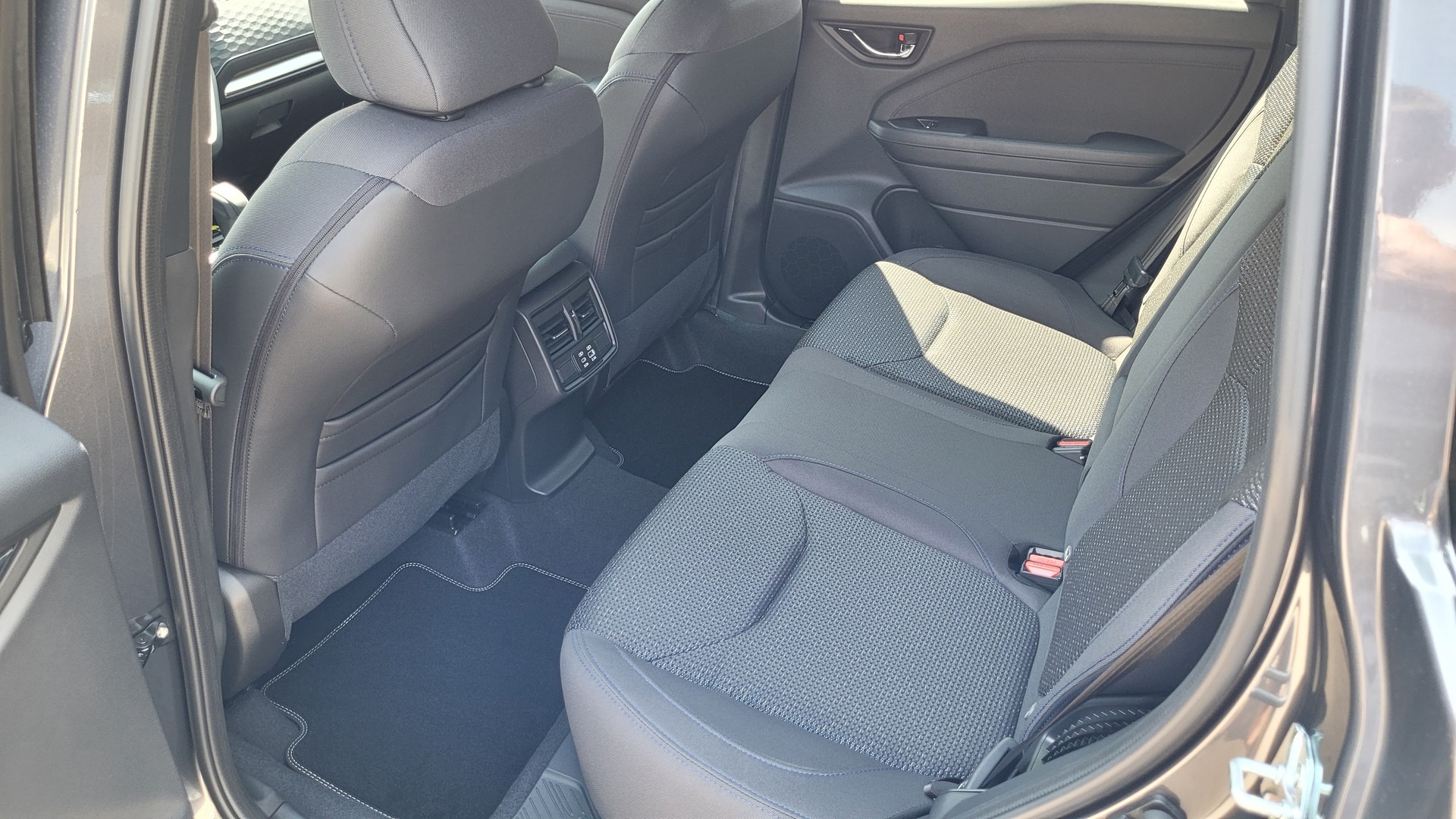 SUBARU Forester 2.0i e-Boxer Swiss Plus Lineartronic-image-11