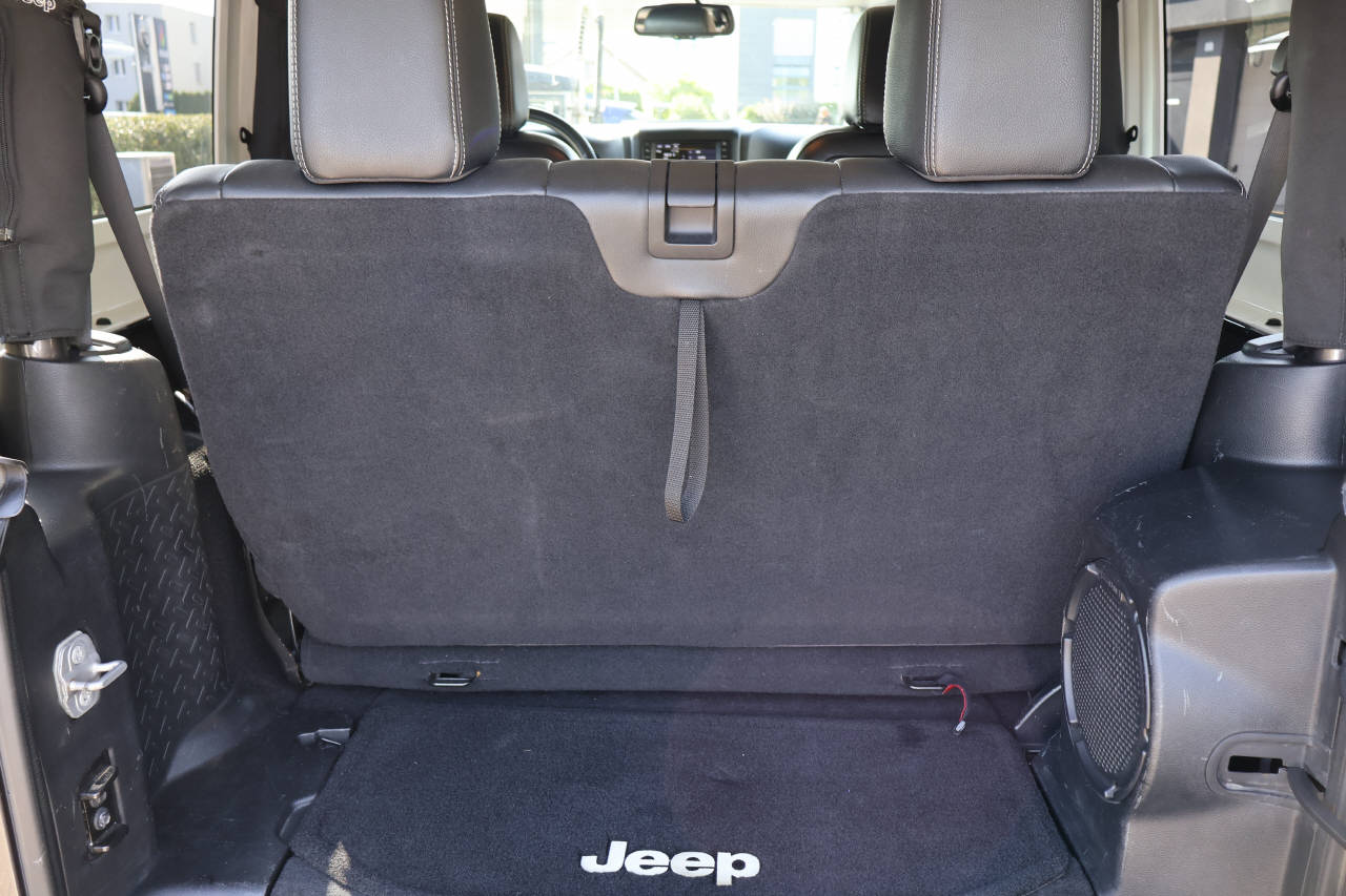 JEEP Wrangler 2.8 CRD Sahara-image-15