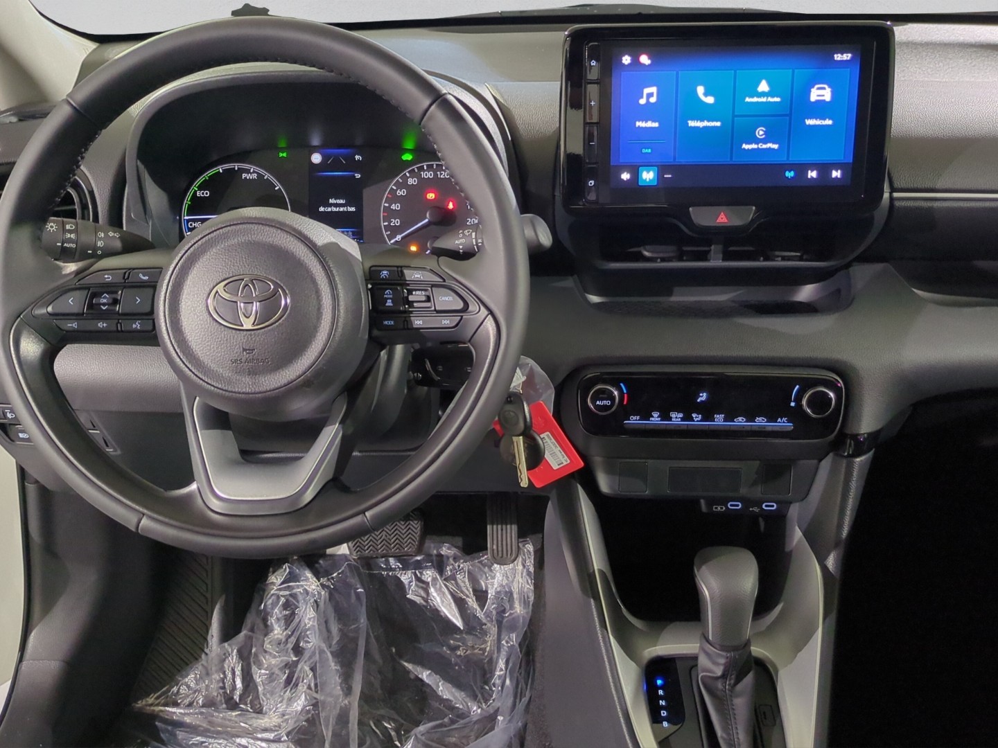 TOYOTA Yaris 1.5 Comfort e-CVT-image-13